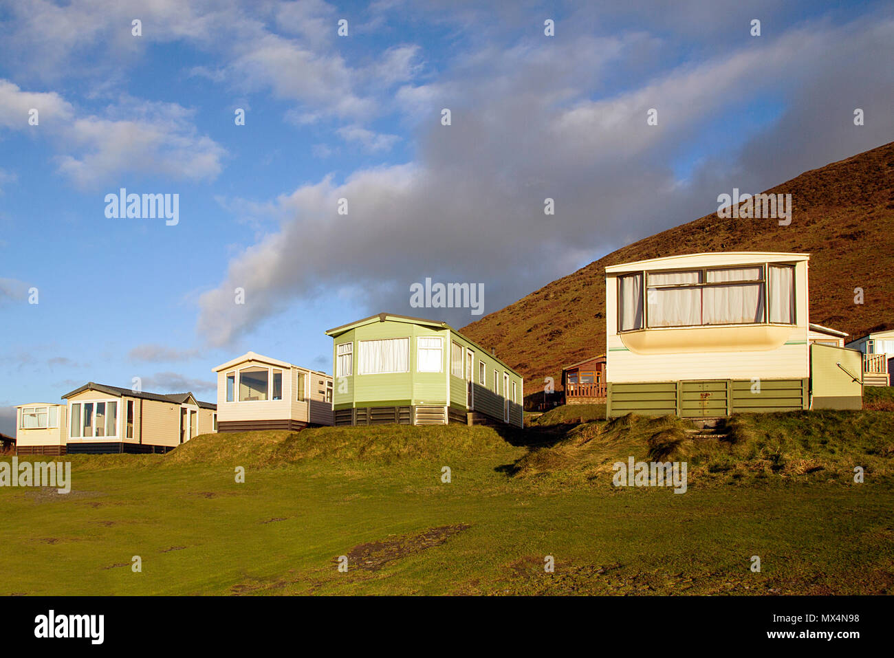 Caravan Park Hillend - Mobil-home maisons de vacances à Llangennith sur la péninsule de Gower en hiver, les caravanes sont fermées jusqu'au printemps. Banque D'Images