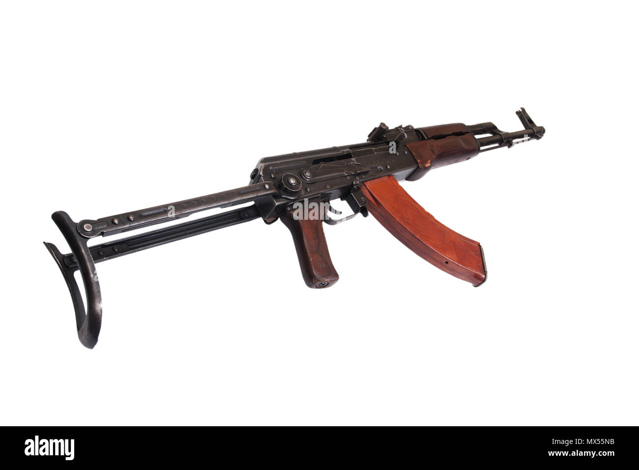 AKMS (Avtomat Kalashnikova) airborn version du fusil d'assaut Kalachnikov sur blanc Banque D'Images