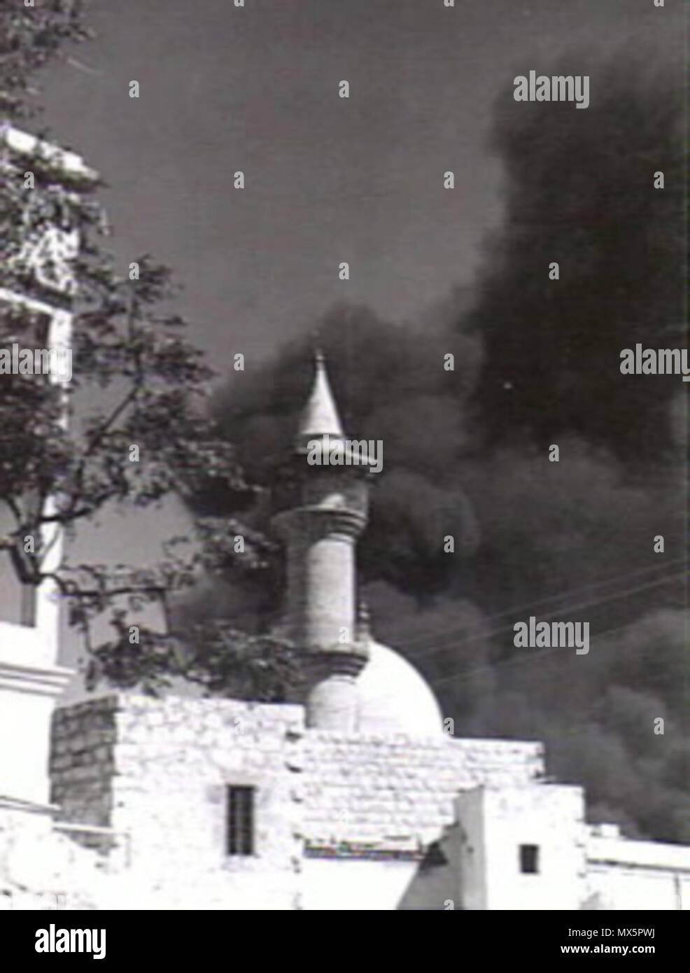 . Anglais : 1940-09. Haïfa- L'ISTIKLAL OÙ 39 musulmans ont été tués et 58 blessés graves. (En négatif) Office. Septembre 1940. non mentionné probablement la Force de défense australienne 90 Bombardement de Haïfa 12 Banque D'Images