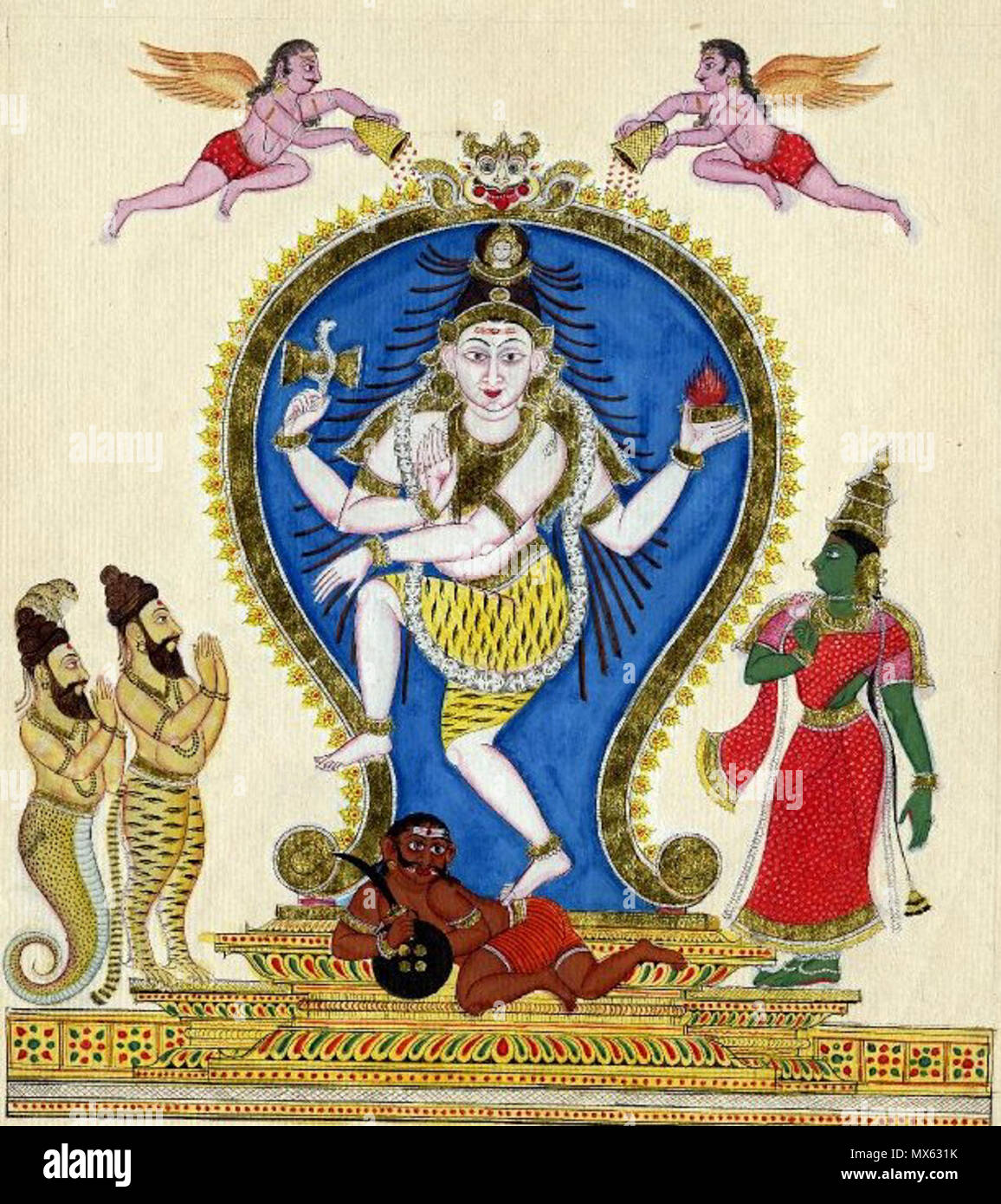 . English : 'Peinture sur papier représentant le Chidambaram tableau : Śiva danses les ananda tandava, la danse éternelle de la création et de la destruction. Śiva, vêtu de peau de tigre, de l'Ananda tandava danses, la danse éternelle de la création et de la destruction. Sa figure par un fond bleu est entouré d'un prabhavali. Le pied droit du dieu est fermement plantés sur le dos de l'agiter et très petits Apasmara purusha, qui représente l'ignorance. Dans sa main droite le dieu porte le damaru, dans sa main gauche supérieure, l'incendie. La partie inférieure de sa main droite est en Abhaya mudra et sa partie inférieure gauche edition Banque D'Images
