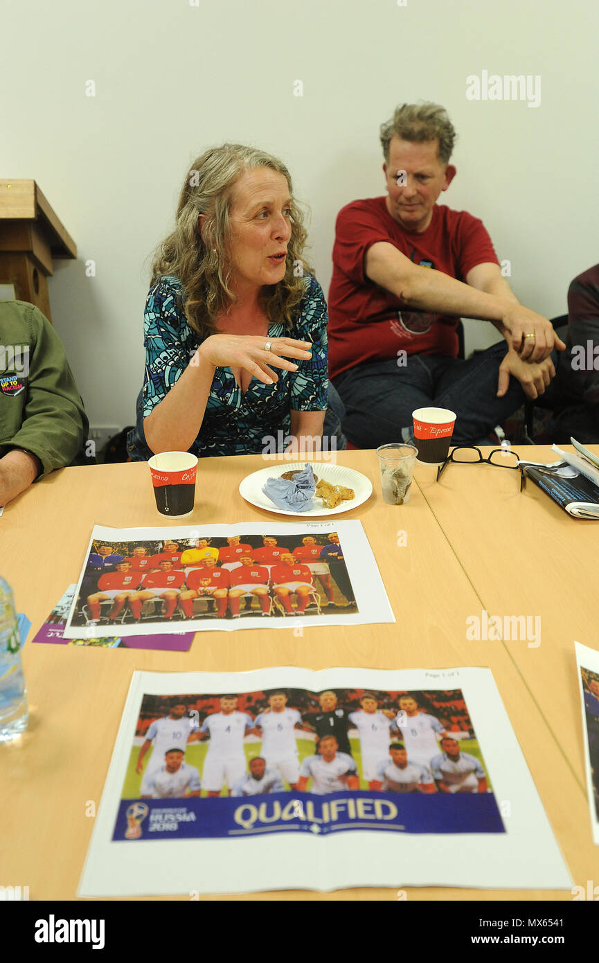 Birmingham, Angleterre. 2 juin, 2018. Les participants à l'atelier, ''forAll Football : qui sont les gars de football Alliance ?', de prendre part aux discussions pendant les Midlands TUC et résister au racisme sommet régional, "Face à la montée du racisme", au Midlands TUC Bureaux. Kevin Hayes/Alamy Live News Banque D'Images