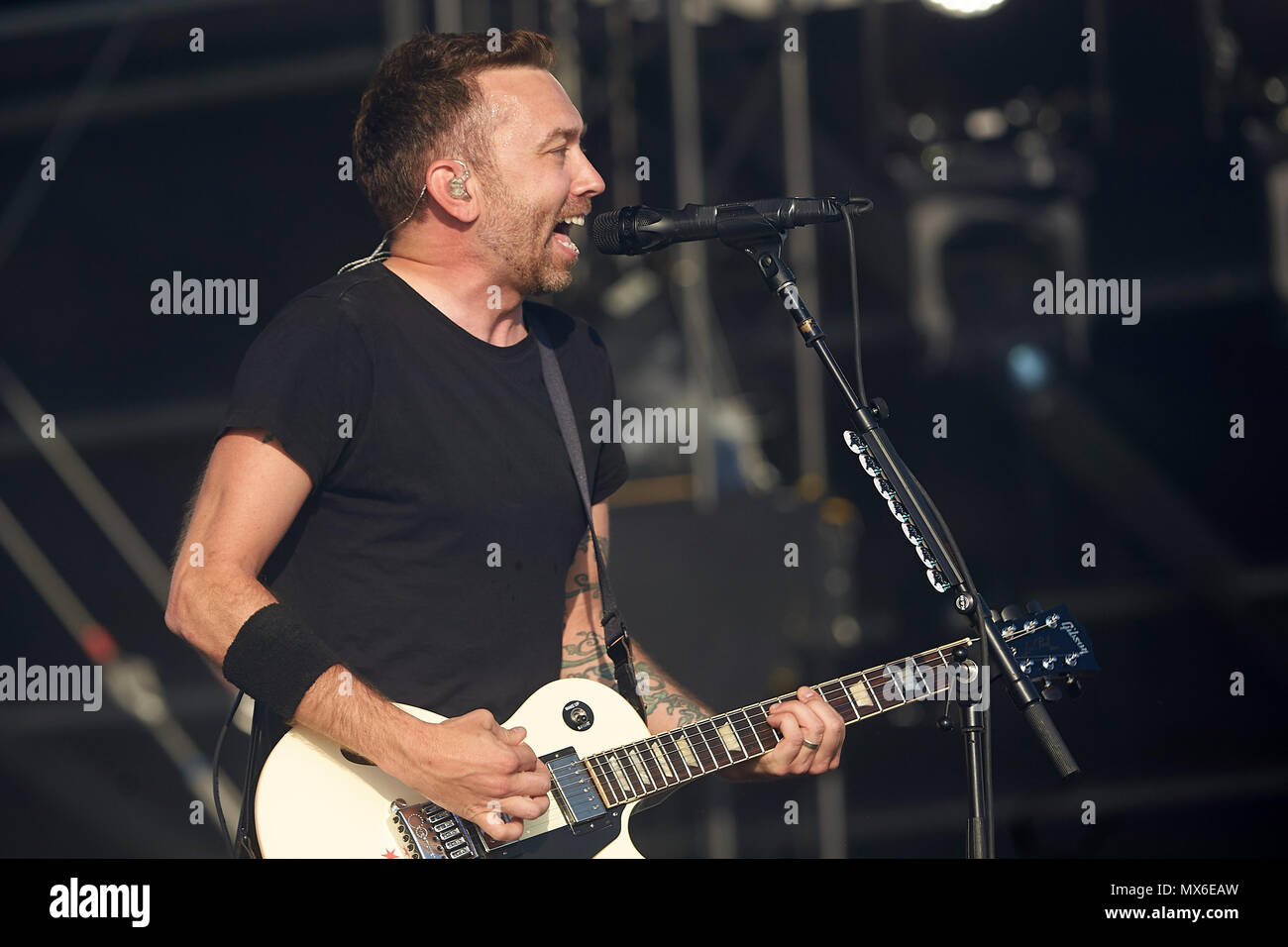 03 juin 2018, l'Allemagne, Nuerburg : Singer Tim McIlrath performes sur la scène principale avec le groupe punk américain Rise Against au festival de musique "Rock am Ring". Photo : Thomas Frey/dpa Banque D'Images