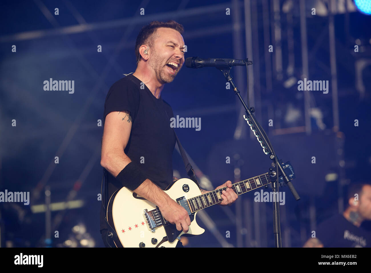 03 juin 2018, l'Allemagne, Nuerburg : Singer Tim McIlrath performes sur la scène principale avec le groupe punk américain Rise Against au festival de musique "Rock am Ring". Photo : Thomas Frey/dpa Banque D'Images