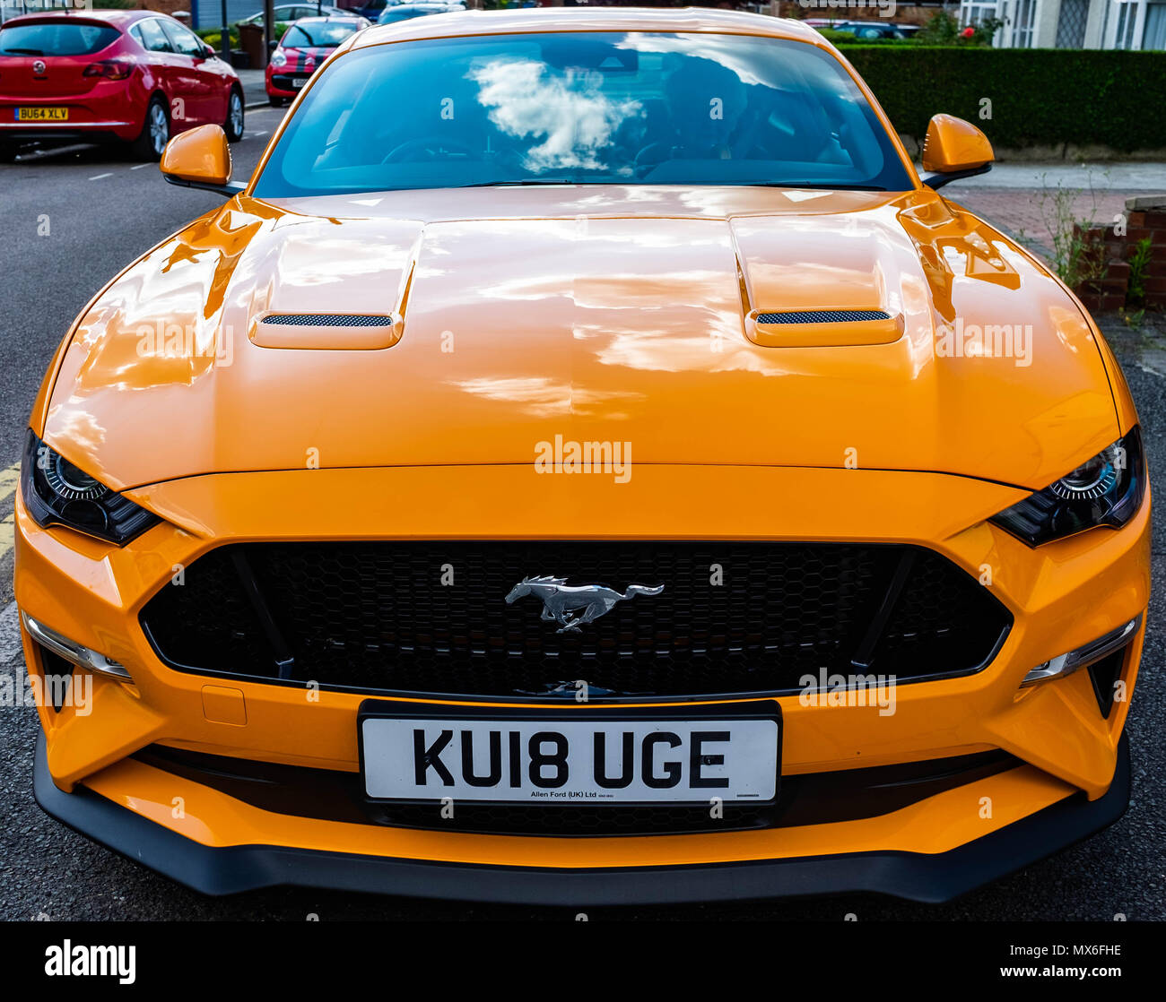 Londres, Angleterre. 3e juin 2018. Nouvelles de l'automobile. La seule Ford Mustang orange dans le pays appartenant à Eugene anneau est dans les rues de Harrow aujourd'hui. © Tim Ring/Alamy Live News Banque D'Images