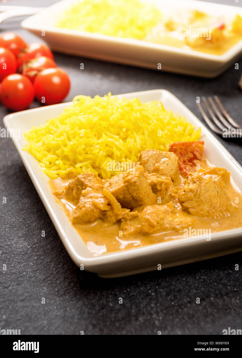 Beurre masala poulet avec riz au jasmin et chapati Banque D'Images