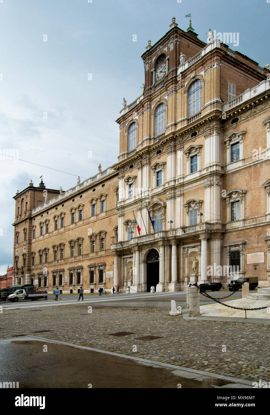 Académie de l'armée italienne, vue de la Piazza Roma, palais ducal de Modène. Banque D'Images