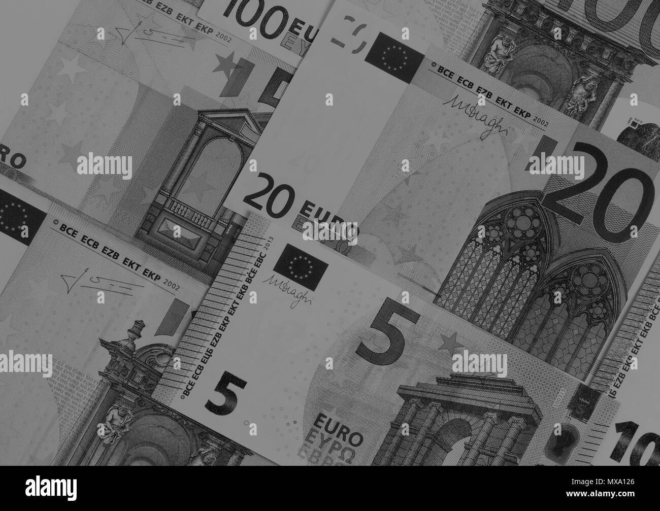 Euro argent de différentes dénominations duotone abstract background Banque D'Images