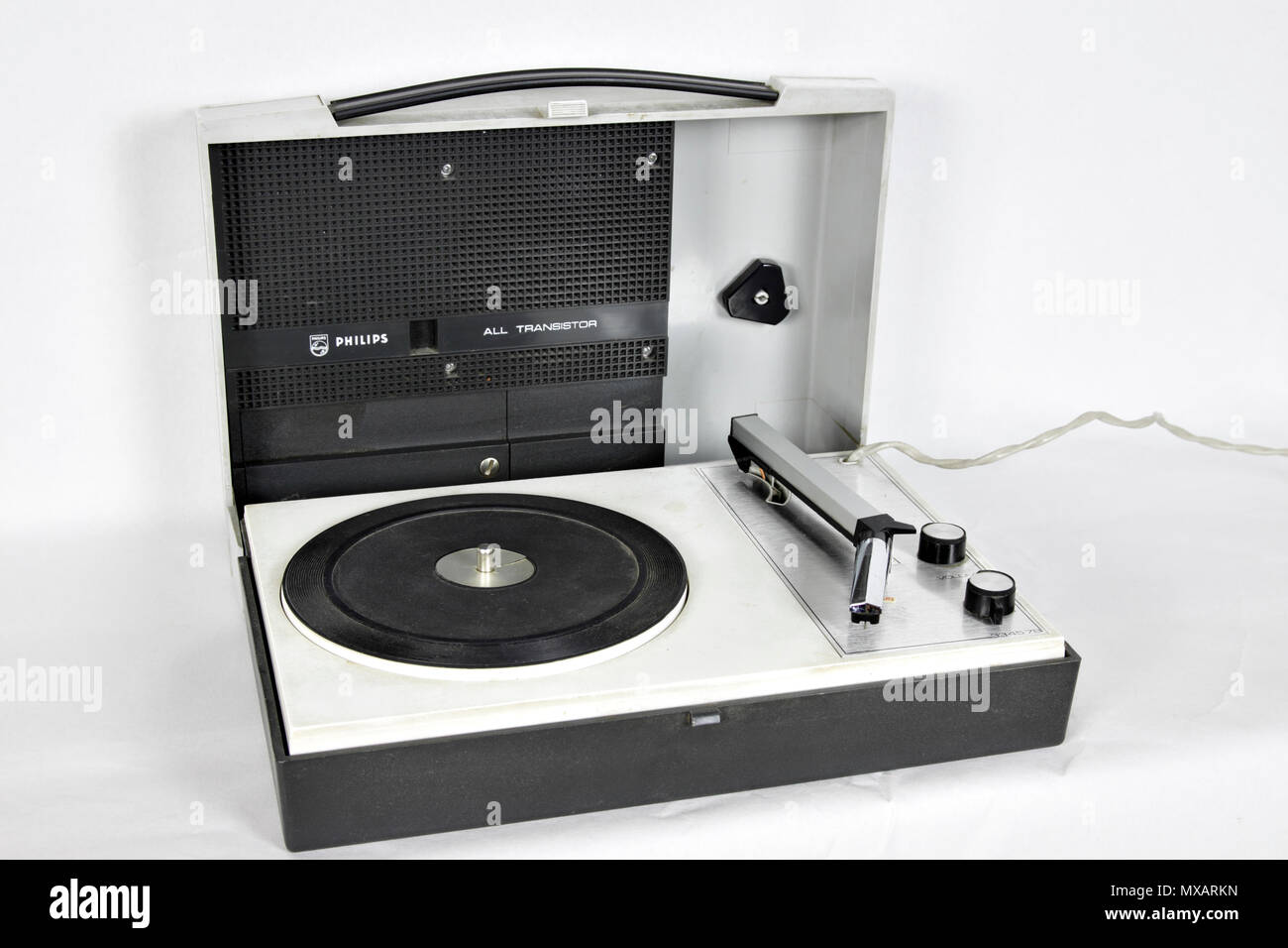 Record Player sur fond blanc Banque D'Images