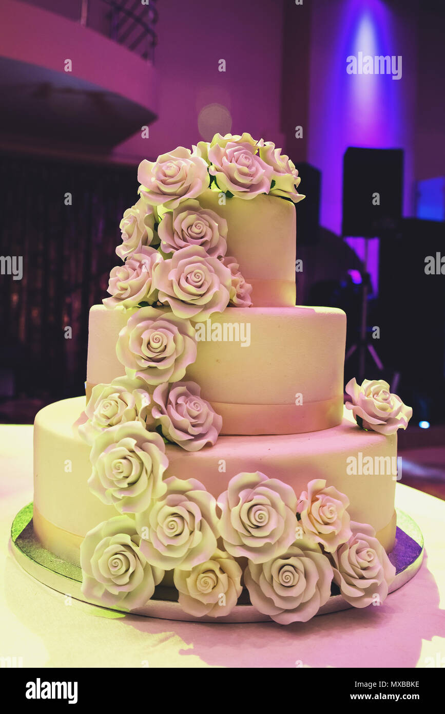 Gâteau de mariage blanc Banque D'Images