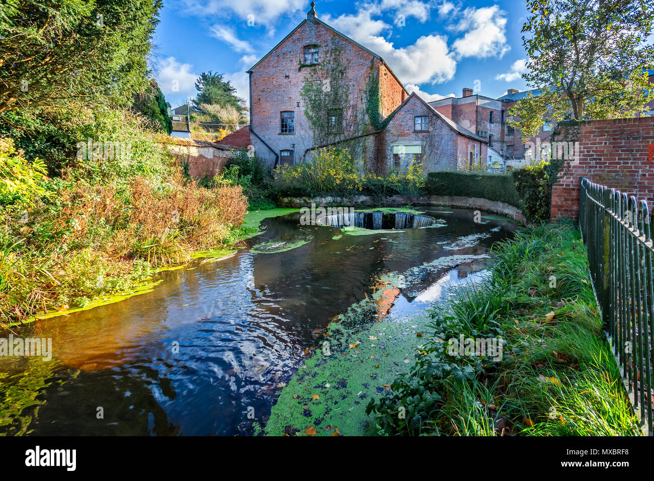 Weir circulaire à Budleigh Salterton Maty, Devon, UK prise le 12 novembre 2017 Banque D'Images