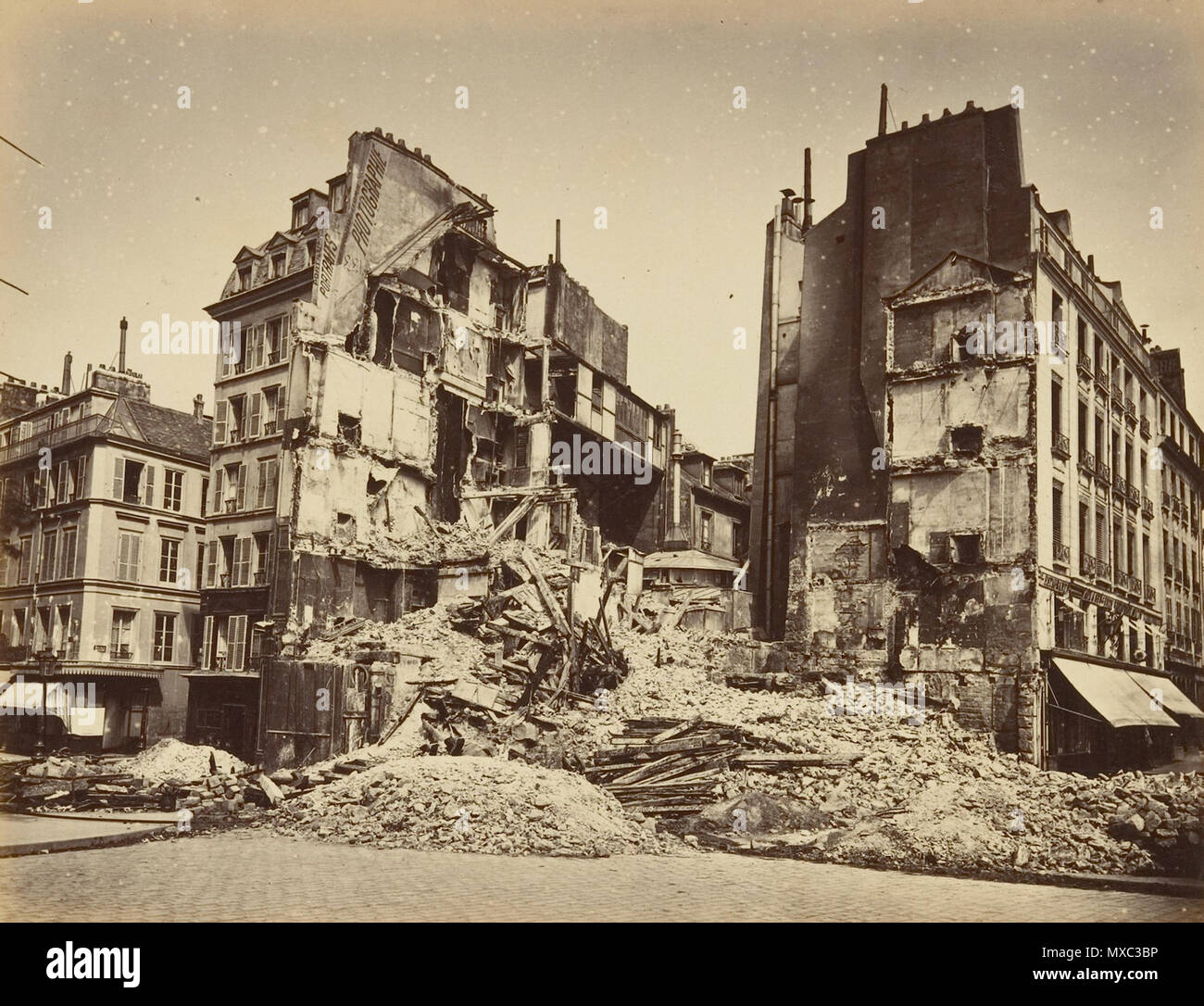 . Français : la Place de la Bastille, les Ruines de Paris et de ses environs 1870-1871 : 100 Photographies : Premier Volume. Par A. Liébert, texte par Alfred d'Aunay. Auteur : Alfred d'Aunay (Français) Date : 1870-71 Médium : Épreuve épreuves à partir de négatifs sur verre Dimensions : env. : Images 19 x 25 cm (7 1/2 x 9 13/16 in.), ou les supports de marche arrière : 32,8 x 41,3 cm (12 15/16 x 16 1/4 in.), ou l'inverse de la ligne de crédit Classification : Albums : Joyce F. Menschel Fonds Bibliothèque Photographie 2007 NUMÉRO D'ACCESSION : 2007.454.1.1-.33 . 1870-71. Alphonse Liébert J. (Français, 1827-1913) 369 Les ruines de Paris et de se Banque D'Images