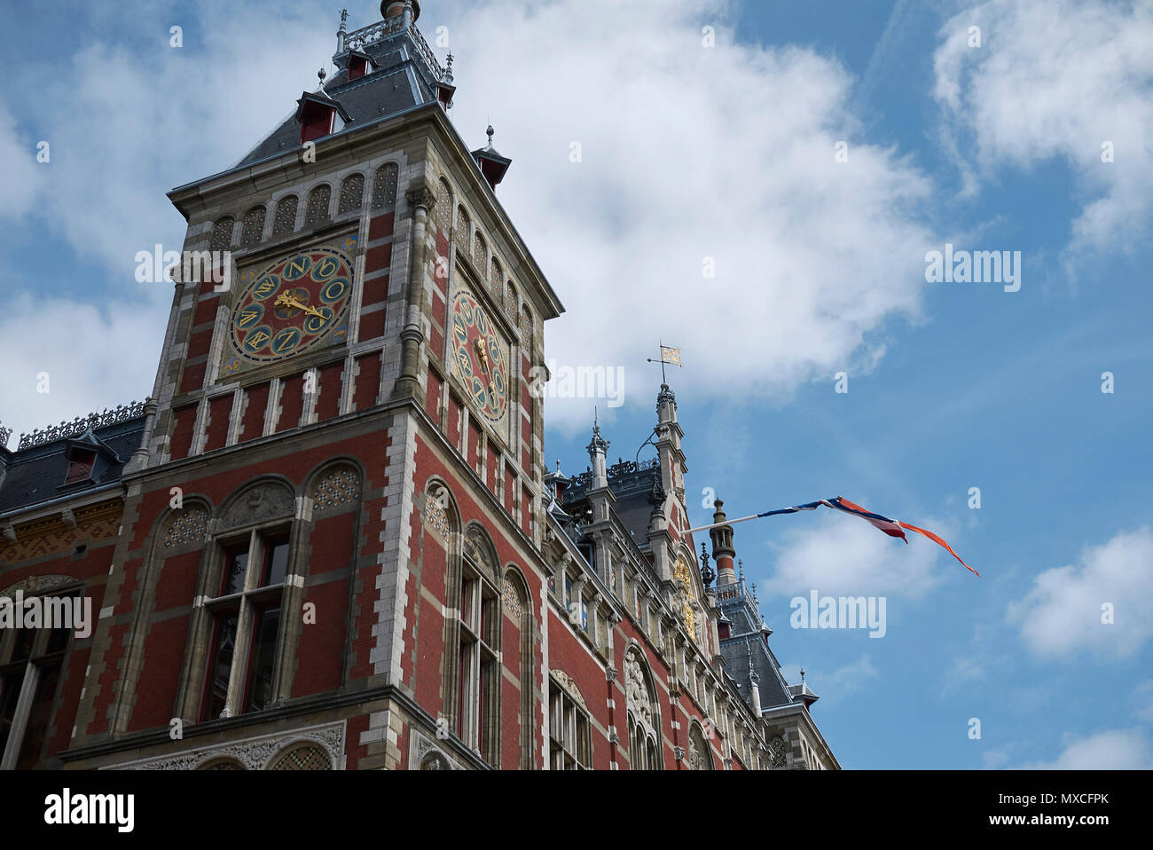 Amsterdam, Pays-Bas - 16 mai 2018 : Vue de la gare centrale d'Amsterdam Banque D'Images