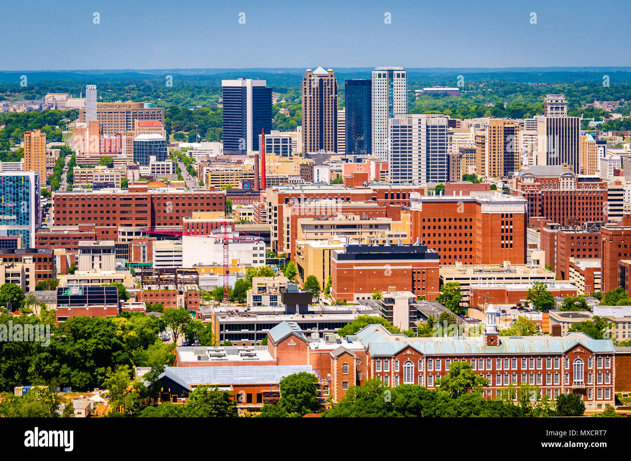 Birmingham, Alabama, USA sur le centre-ville d'en haut au crépuscule. Banque D'Images