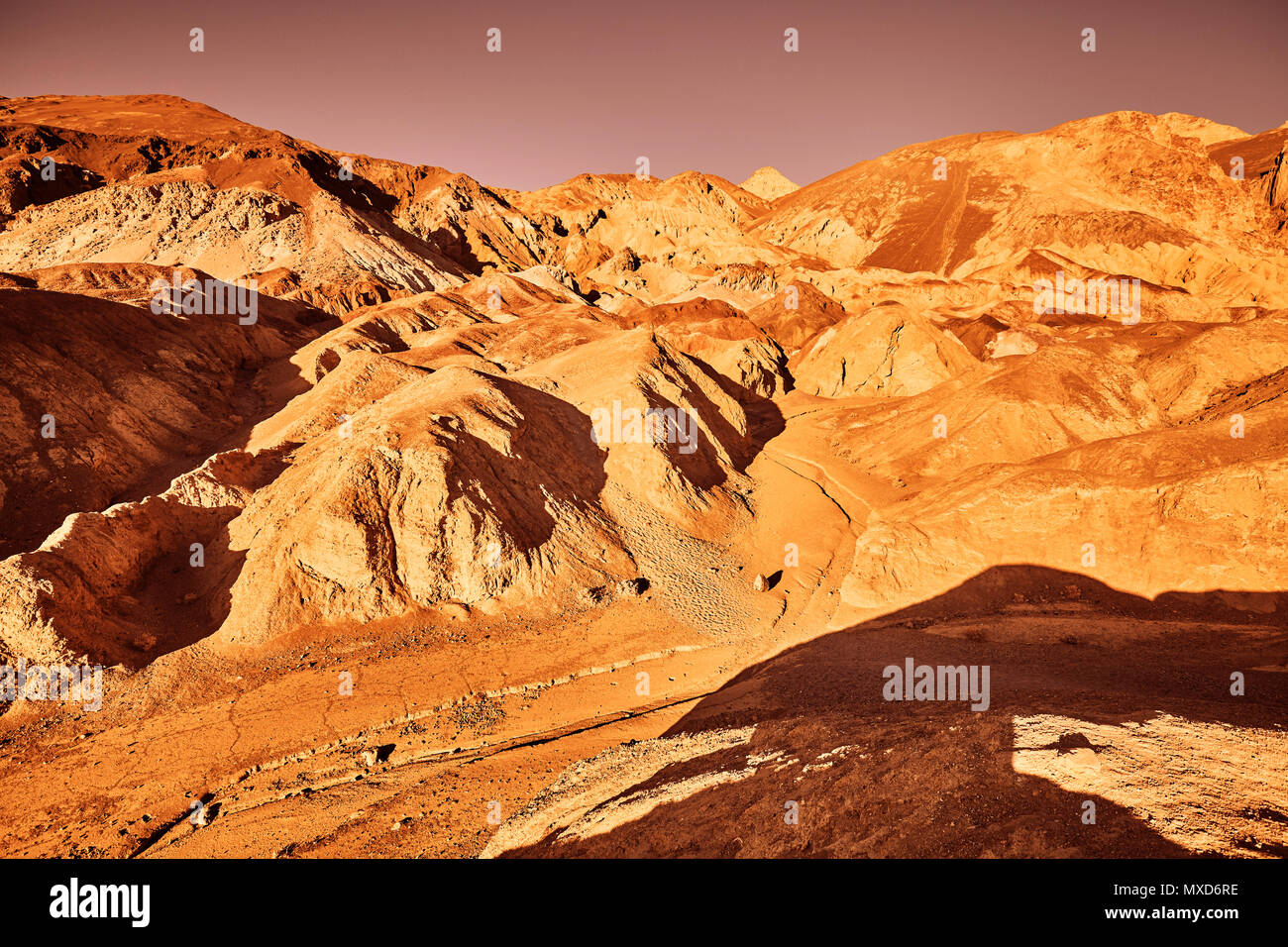 Mars-comme des terres désertes, harmonisation des couleurs appliquées, Death Valley, USA. Banque D'Images