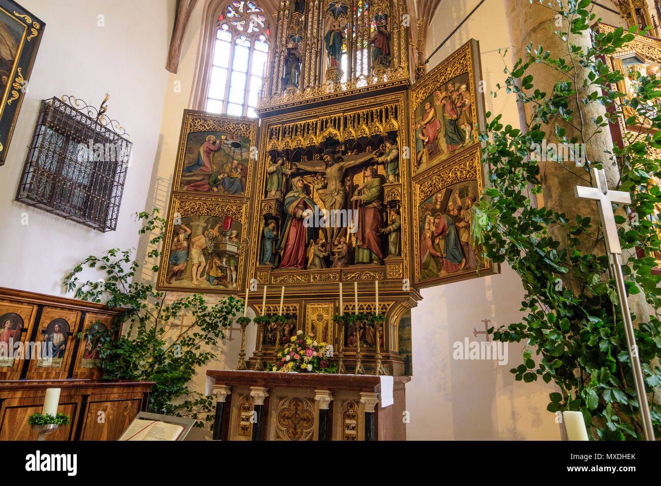 Hallstatt : Église catholique Maria am Berg, Kreuzaltar (autel) en Autriche, Niederösterreich, Autriche supérieure, Salzkammergut Banque D'Images