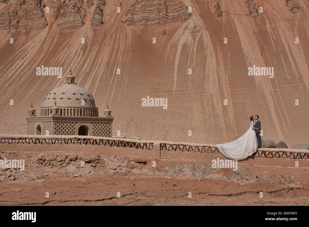 Se marier à la Montagne de Feu, Turpan, Xinjiang, Chine Banque D'Images