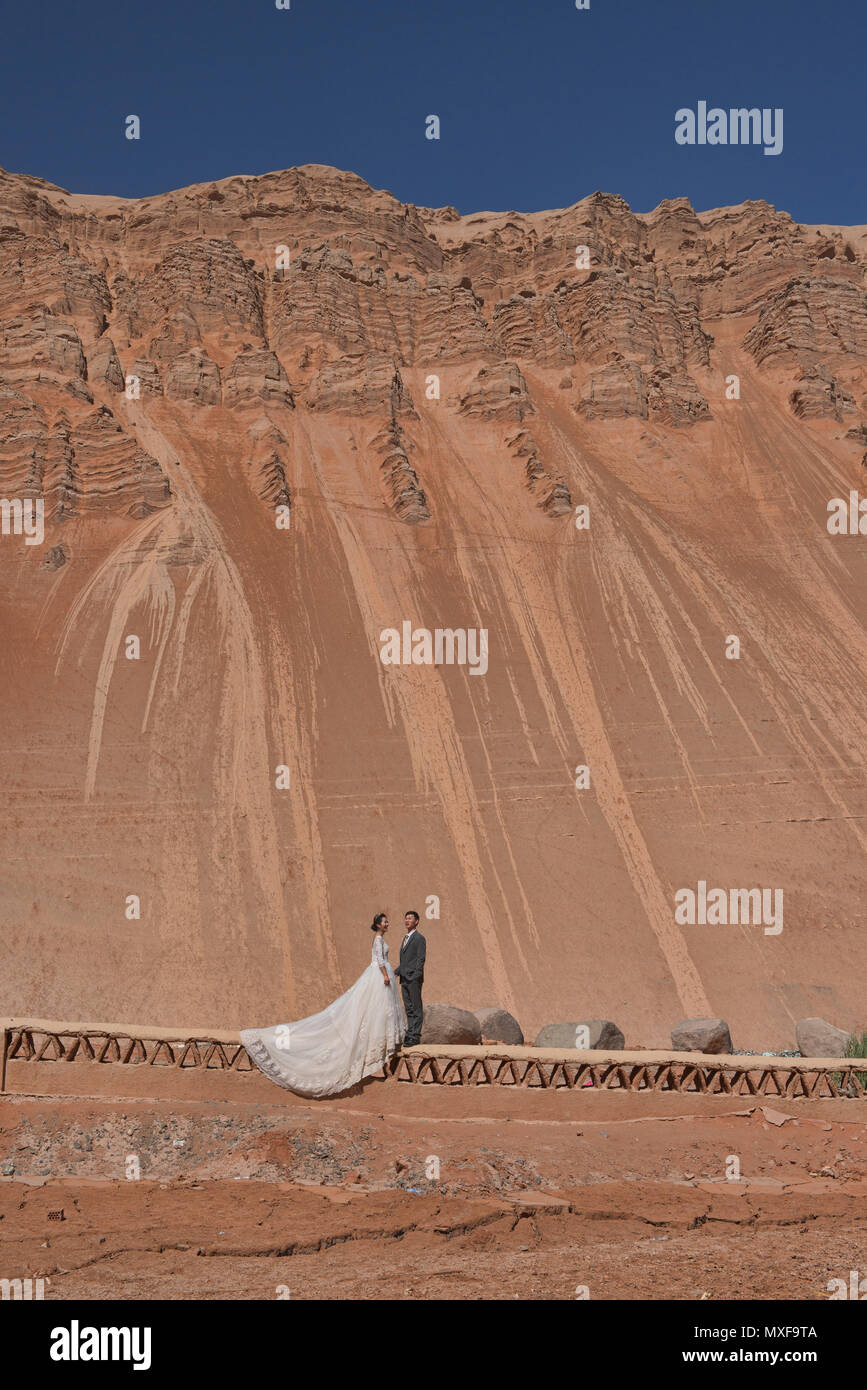 Se marier à la Montagne de Feu, Turpan, Xinjiang, Chine Banque D'Images