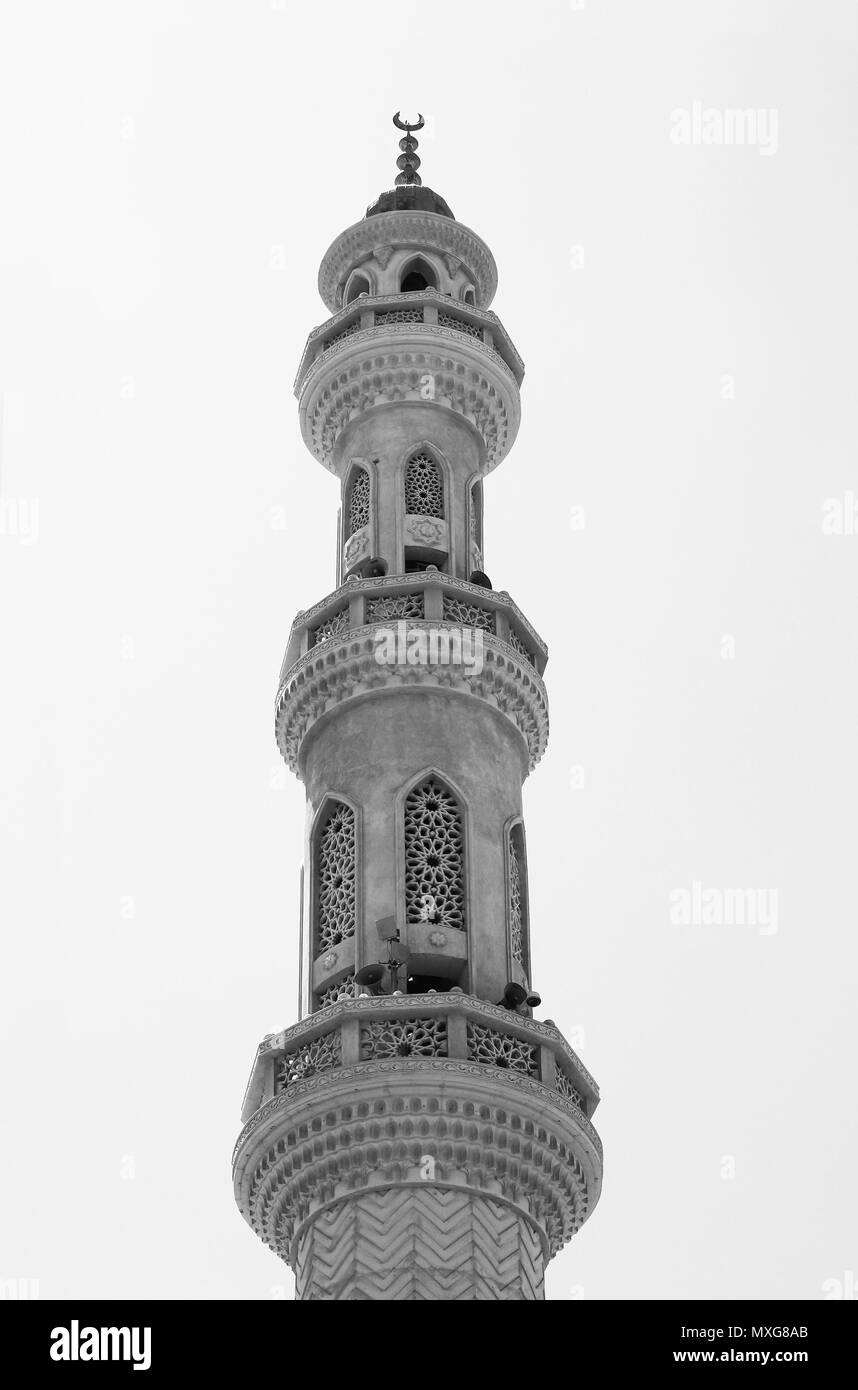Mosquée à Hurgada, Égypte derrière ciel bleu Banque D'Images