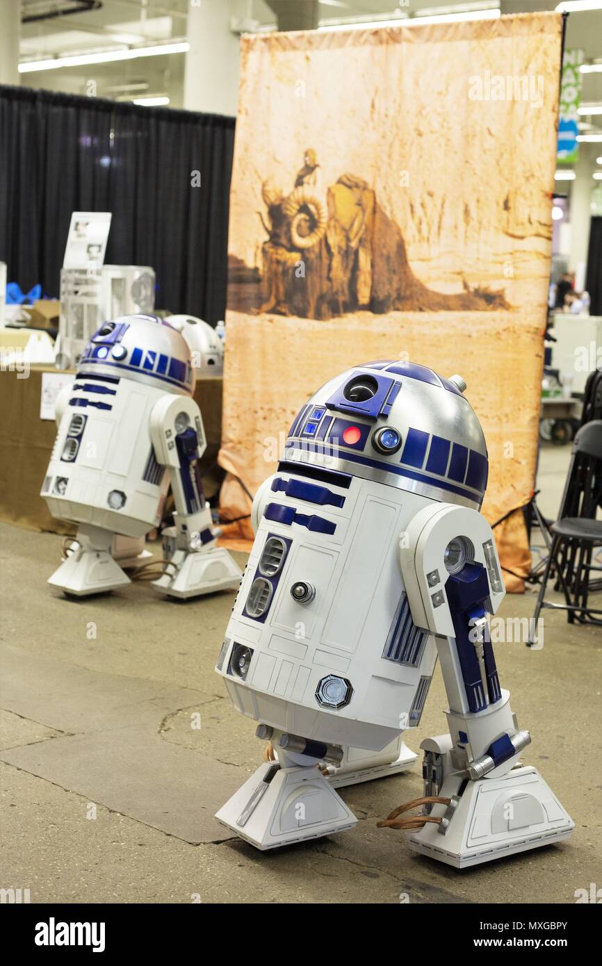 Le R2-D2 stand du club des bâtisseurs, à l'aéroport international de Minneapolis-St. Paul mini bouilloire Faire à St Paul, Minnesota, USA. Banque D'Images