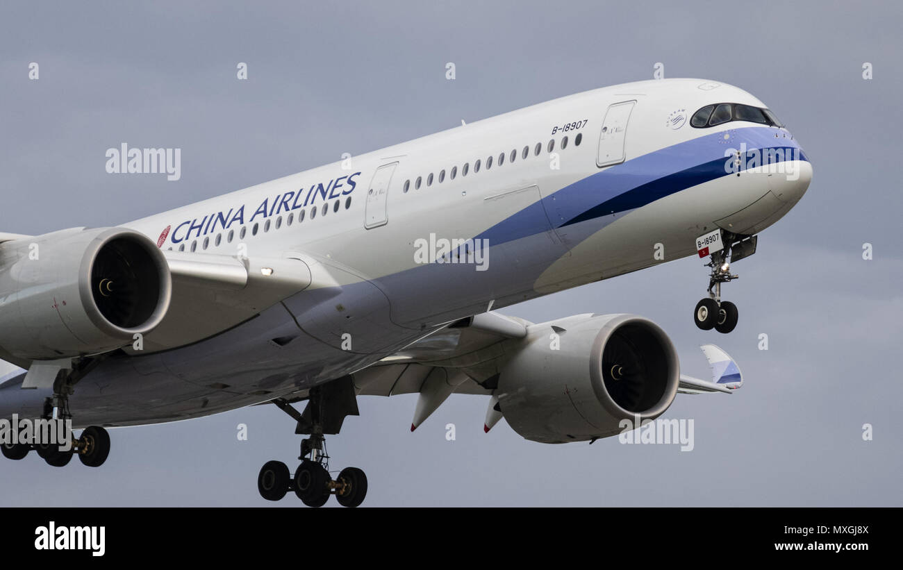 Richmond, Colombie-Britannique, Canada. 29 mai, 2018. Un China Airlines Airbus A350-900 (B-18907) de large-corps en suspension dans l'avion de ligne en approche finale pour l'atterrissage. Credit : Bayne Stanley/ZUMA/Alamy Fil Live News Banque D'Images