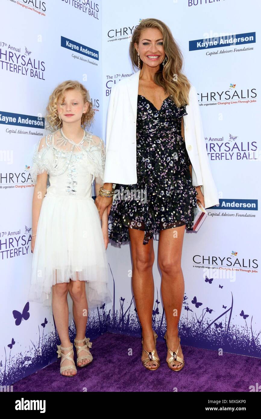 Los Angeles, CA, USA. 2 juin, 2018. Billie Beatrice Dane, Rebecca Gayheart aux arrivées pour 17e Congrès annuel de la balle papillon chrysalide, résidence privée, Los Angeles, CA 2 juin 2018. Credit : Priscilla Grant/Everett Collection/Alamy Live News Banque D'Images