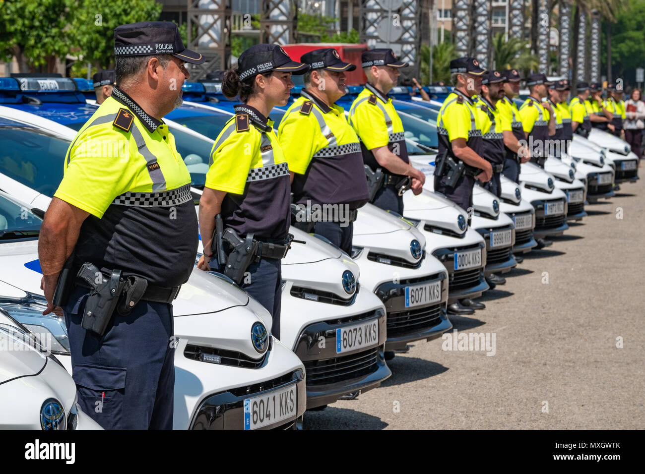 Barcelone, Espagne. 4 juin, 2018. Les nouveaux véhicules de la Garde  Urbaine de Barcelone sont vus avec leurs unités de police. Avec la présence  du maire et de l'Ada Colau commissaire sécurité