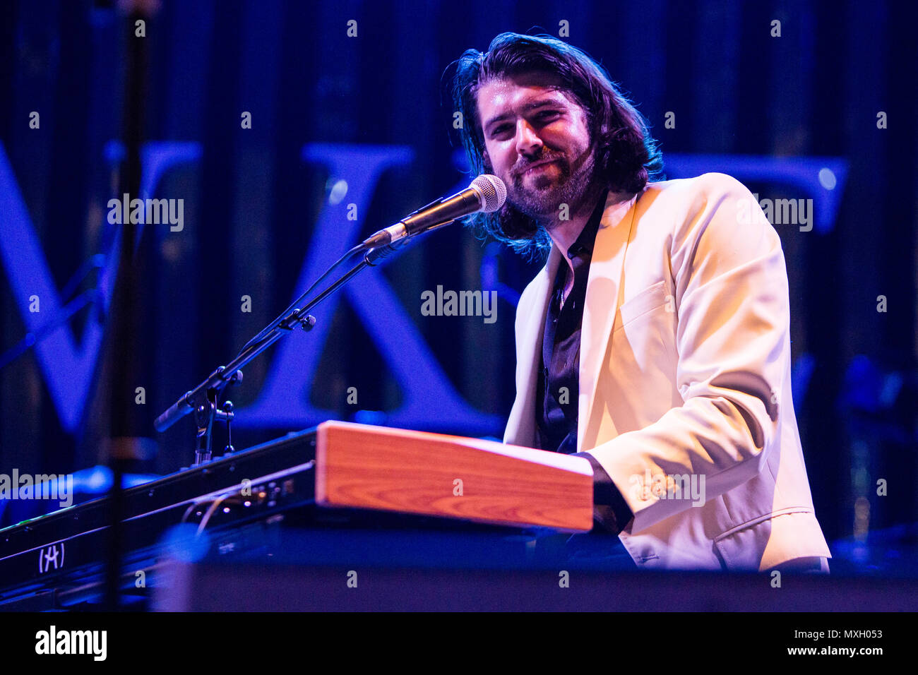 Milan Italie. 04 juin 2018. Le multi-instrumentiste australien singer-songwriter CAMERON AVERY effectue sur scène à Mediolanum Forum ouverture du show de Arctic Monkeys. Credit : Rodolfo Sassano/Alamy Live News Banque D'Images