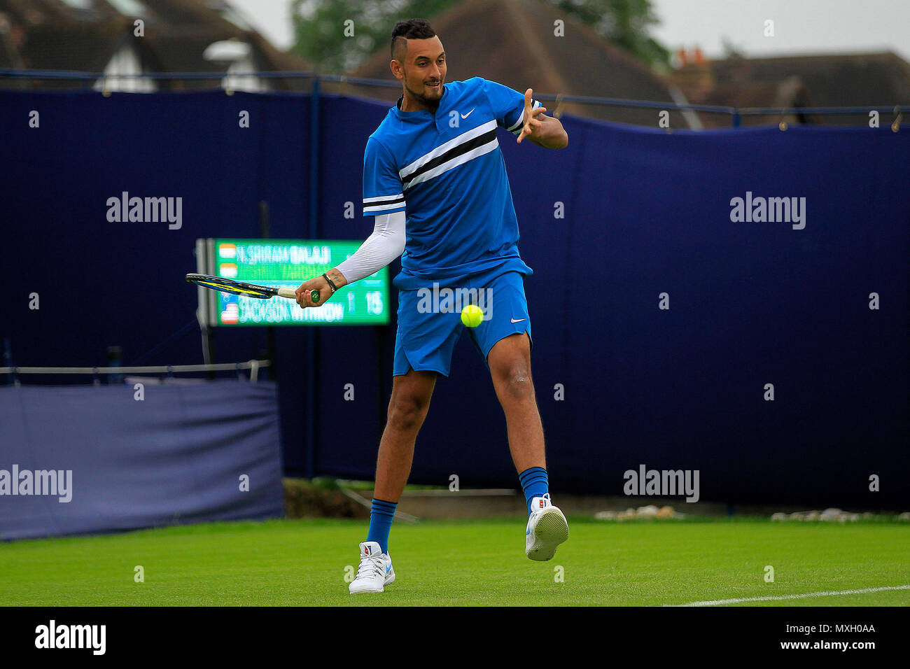 Londres, Royaume-Uni. 4ème Jun, 2018. Nick Krygios de l'Australie en action lors de son match de double. La jeune Australienne joue dans son premier match depuis une blessure l'a forcé hors de l'Open de France. Fuzion 100 2018 trophée Surbiton , événement tennis jour 3 à la raquette de Surbiton et Fitness Club de Surbiton, Surrey, le lundi 4 juin 2018. Ce droit ne peut être utilisé qu'à des fins rédactionnelles. Utilisez uniquement rédactionnel, pic par Steffan Bowen/Andrew Orchard la photographie de sport/Alamy live news Banque D'Images