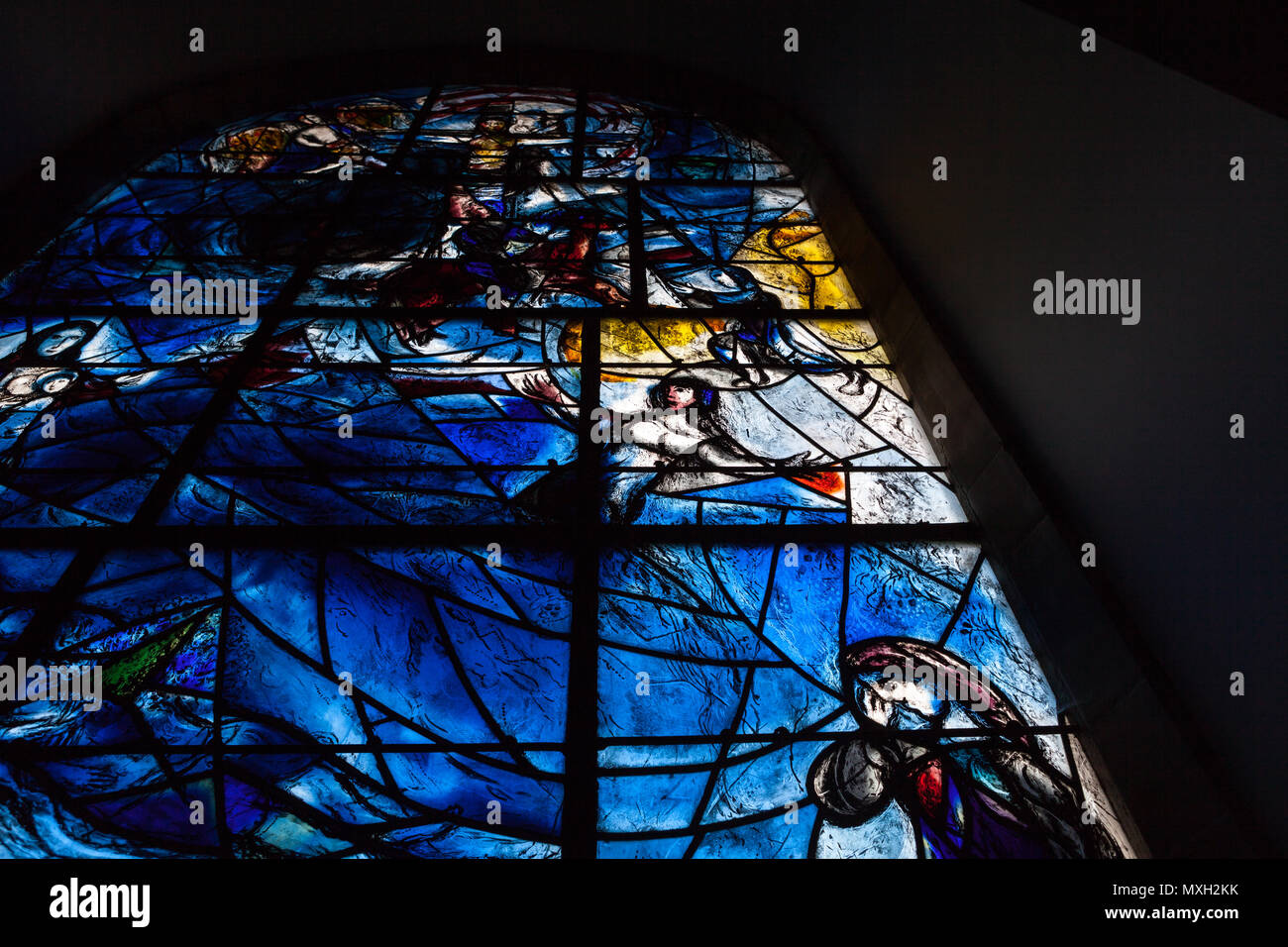 La fenêtre de l'Est de l'église All Saints, Tudeley, Kent par Marc Chagall. À la mémoire de Sarah d'Avigdor-Goldsmid Banque D'Images