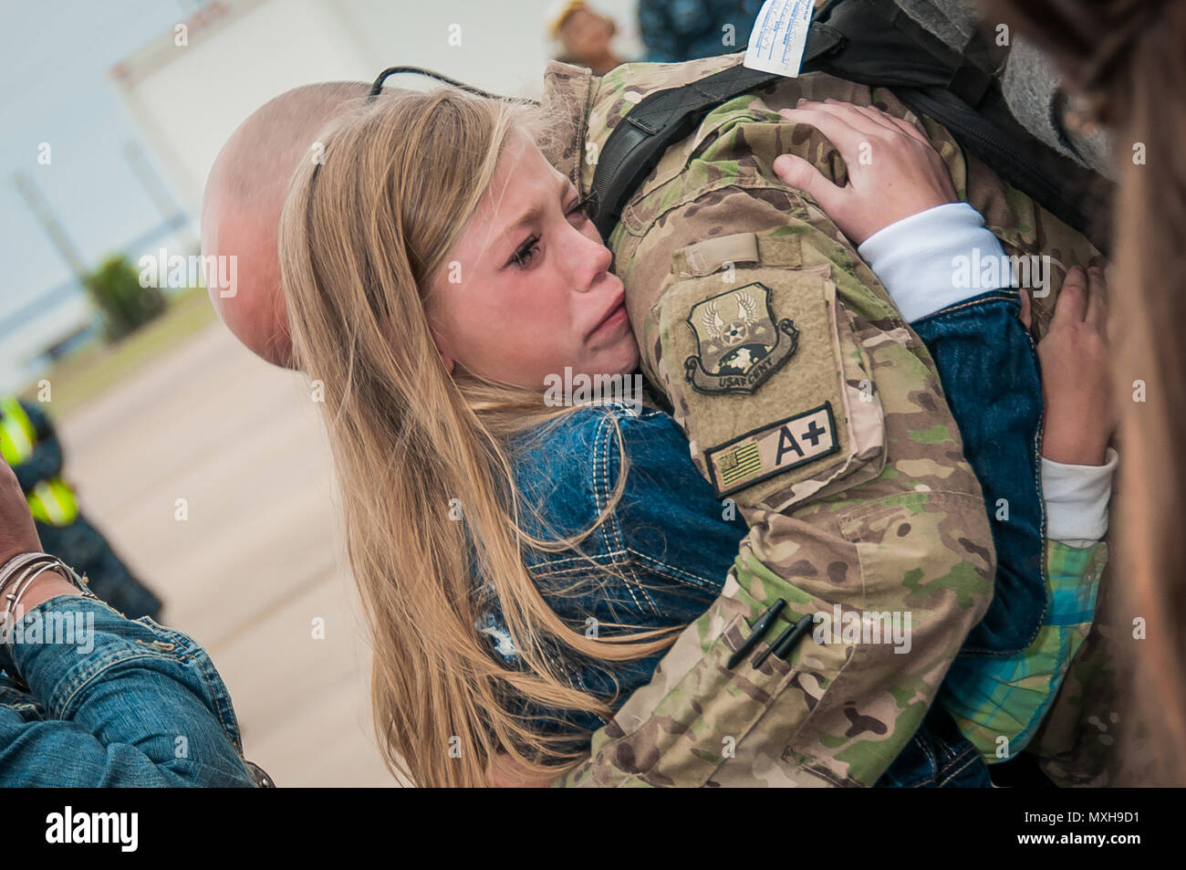 161109-N-XB816-089 FORT WORTH, Texas (nov. 9, 2016) 301e Escadre de chasse d'aviateurs sont rentrés chez eux après trois mois de déploiement dans le cadre de l'opération Liberté's Sentinel. Les pilotes et techniciens déployés comme l'escadron de chasse dédié uniquement en Afghanistan. L'opération Liberté Sentinel vise à maintenir la sécurité et la stabilité dans la région. (U.S. Photo par marine Spécialiste de la communication de masse 2e classe Jason Howard/libérés) Banque D'Images