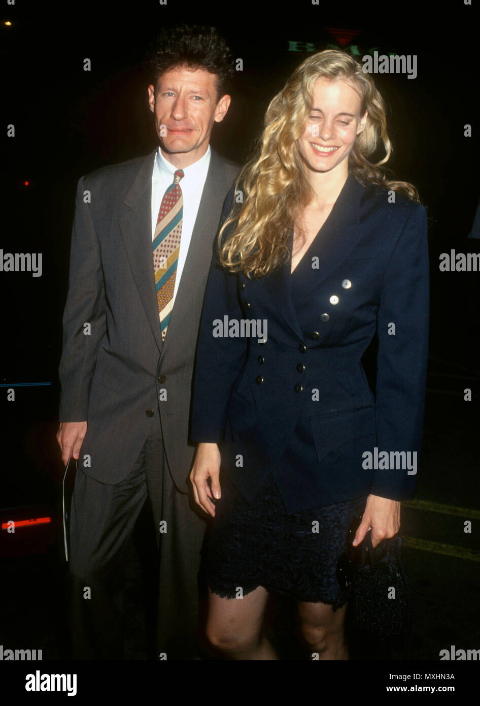 HOLLYWOOD, CA - 7 août : (L-R), chanteuse Lyle Lovett et actrice Lori Singer assister à 'l'engagement' Hollywood Premiere le 7 août 1991 à Pacific's Dome Cinerama à Hollywood, Californie. Photo de Barry King/Alamy Stock Photo Banque D'Images