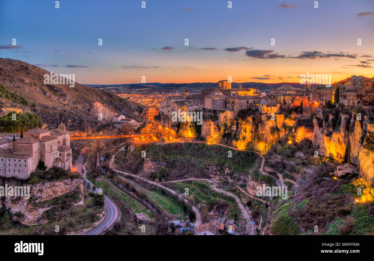 Parador Nacional, catedral, Casas Colgadas y puente de Hierro. Ciudad de Cuenca ; España ; Patrimonio de la humanidad. Banque D'Images