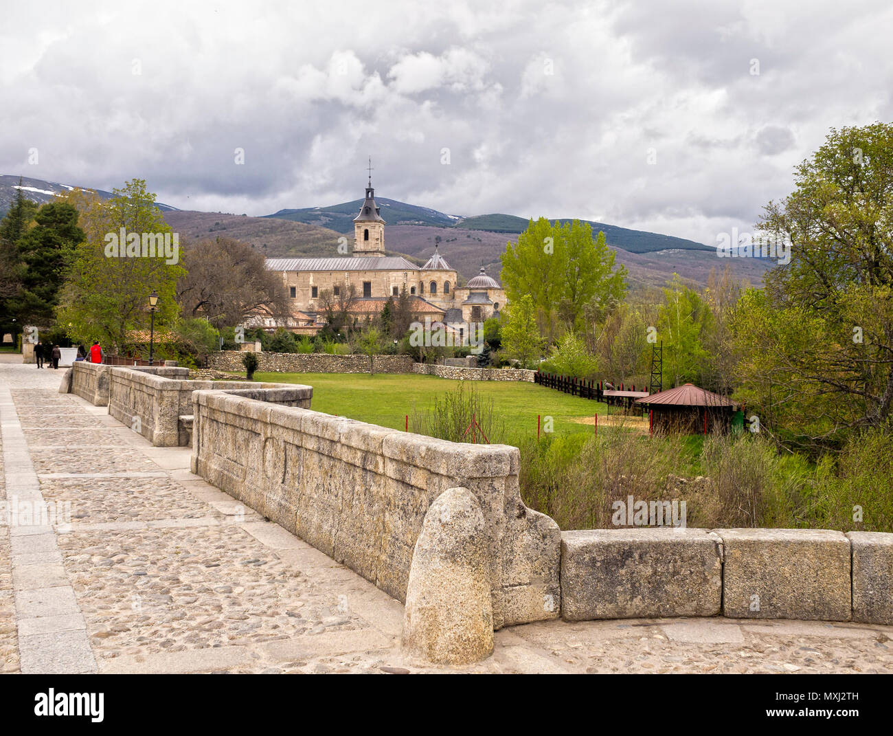 Monasterio de Santa María del Paular del perdón y Puente sobre el río Lozoya. Rascafría. La Sierra de Guadarrama. Madrid. España Banque D'Images