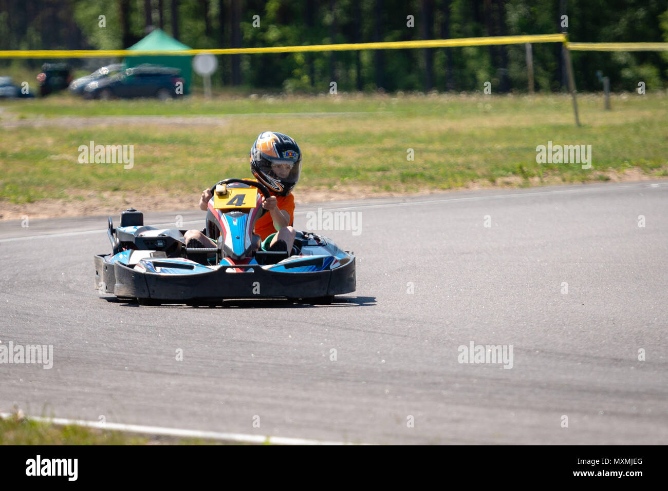 ROPAZI, LETTONIE - Mai 24, 2018 : Sport étudiant ZZ Jeux CHAMPIONSHIP. Les élèves de différentes classes montrer leurs compétences dans la conduite d'un karting sur le rac Banque D'Images