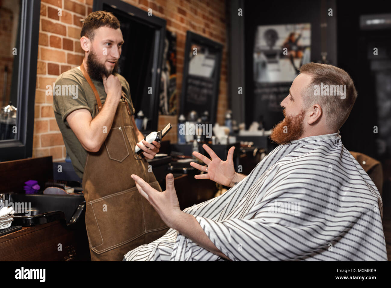 Salon de coiffure et barbu dans barber shop Banque D'Images