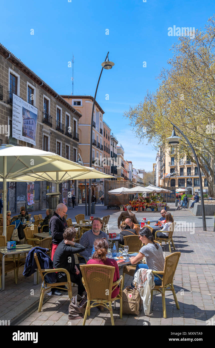Cafés et restaurants sur la Plaza de Tirso de Molina, quartier La Latina / Lavapies, Madrid, Espagne Banque D'Images