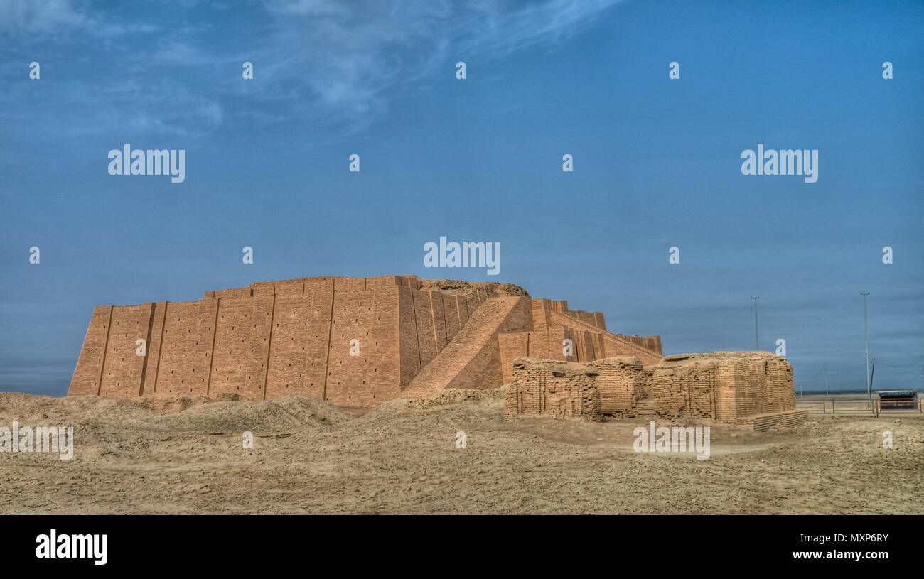 Façade reconstruite de la ziggourat d'Ur en Irak Banque D'Images