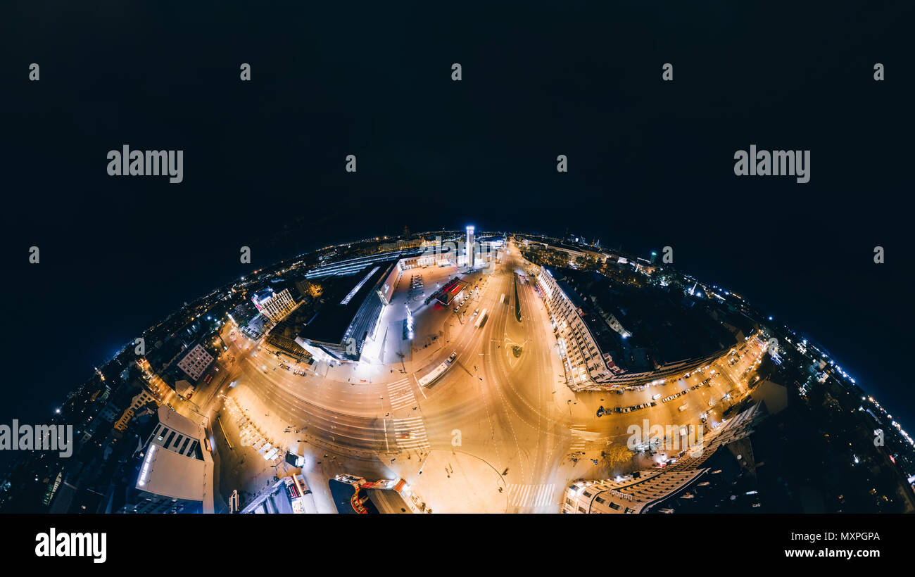 La ville de Riga nuit VR 360 Drone photo pour la réalité virtuelle, Panorama de drones Banque D'Images