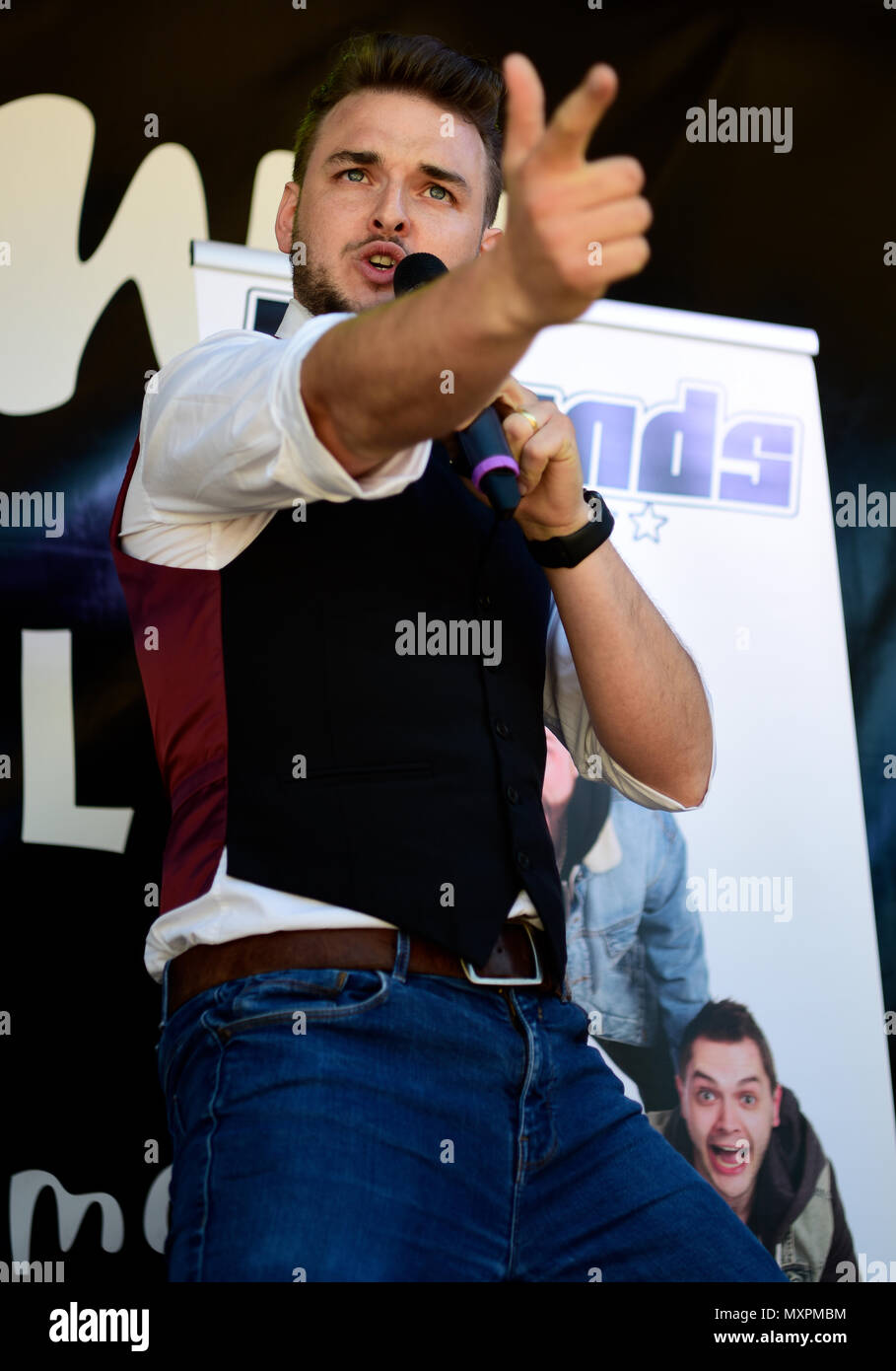 Légendes, un 3-pièces Boy Band Hommage à Petersfield Festival du printemps, la place, Petersfield, Hampshire, Royaume-Uni. Banque D'Images