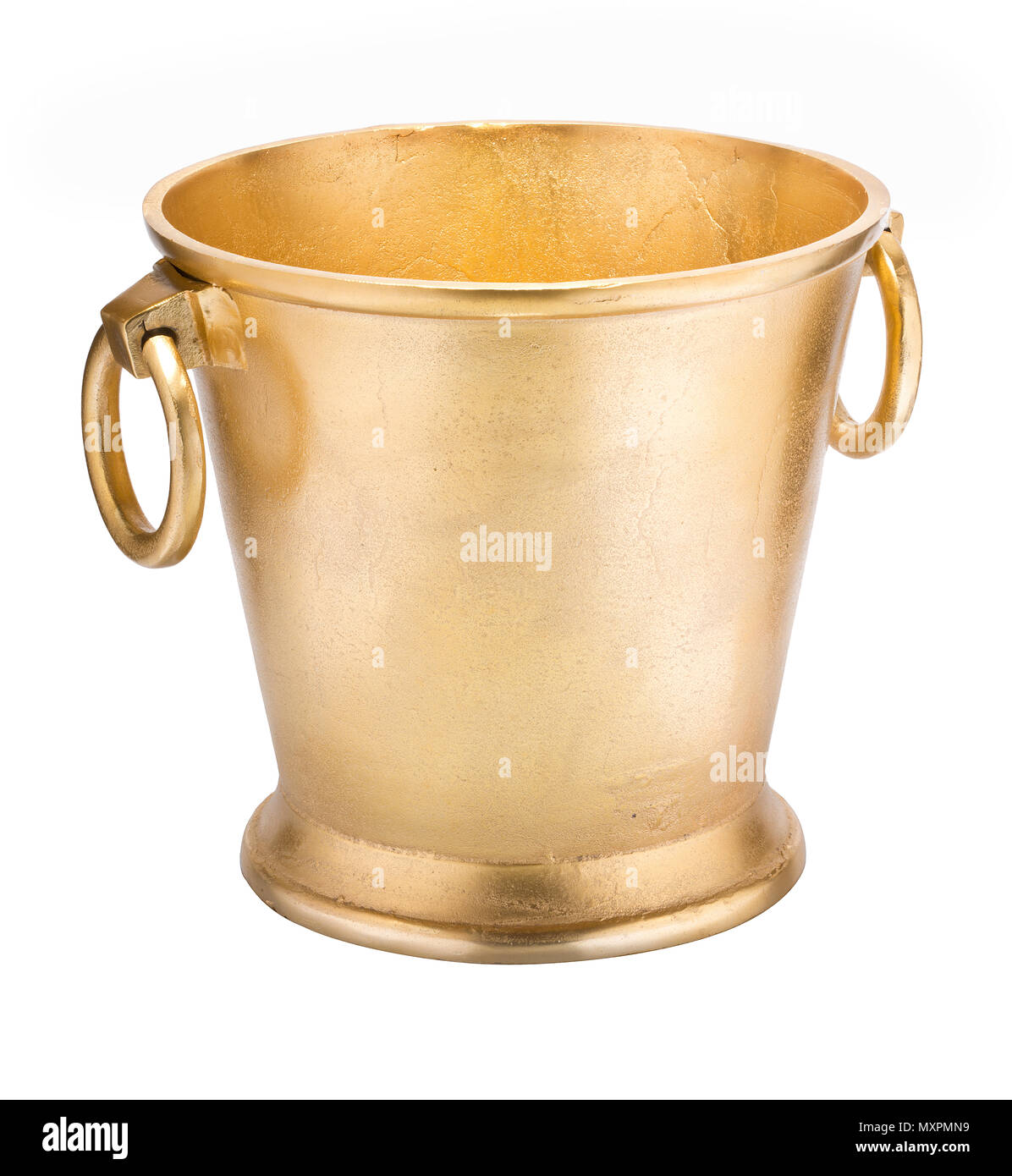 Seau à glace en métal de couleur or, pour le refroidissement des bouteilles de vin ou autres boissons. Banque D'Images