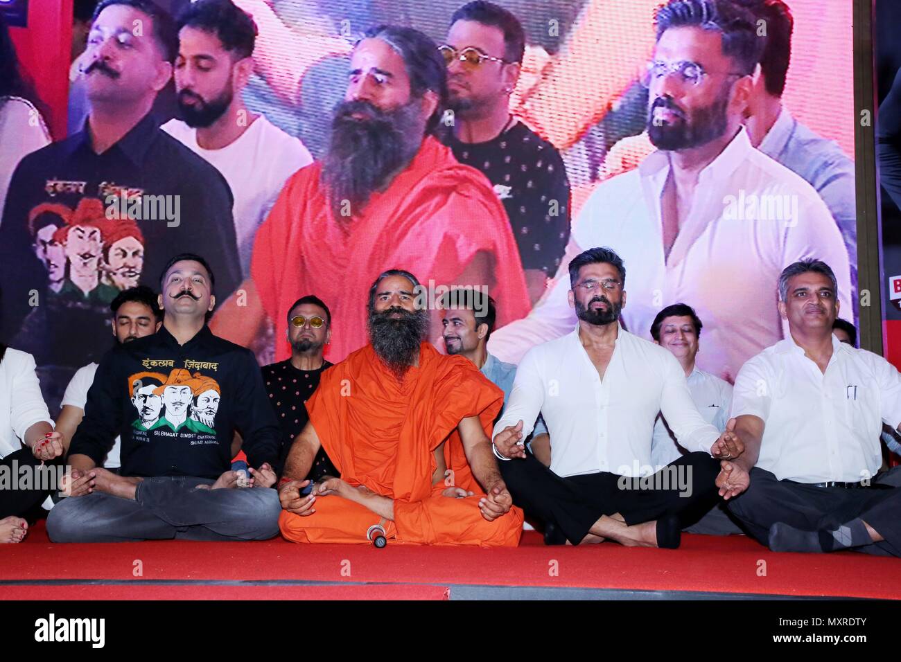 New Delhi, Inde. 04 Juin, 2018. Guru Yoga Baba Ramdev yoga ainsi qu'au cours de l'annonce de la Mission 120 jours monter l'Inde. Credit : Jyoti Kapoor/Pacific Press/Alamy Live News Banque D'Images