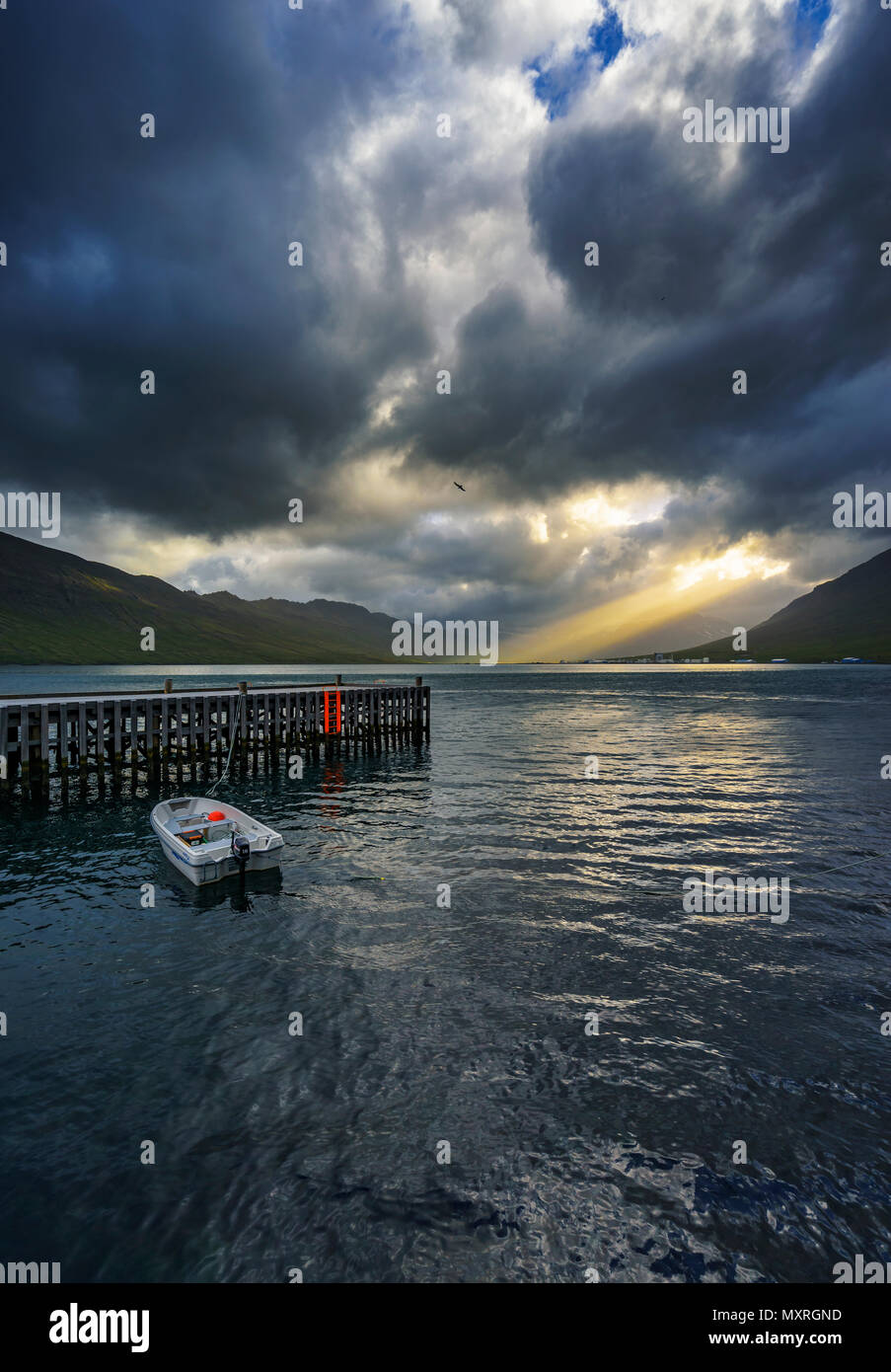 Petit bateau, Neskaupsstadur, Nordfjordur, l'Est de l'Islande Banque D'Images