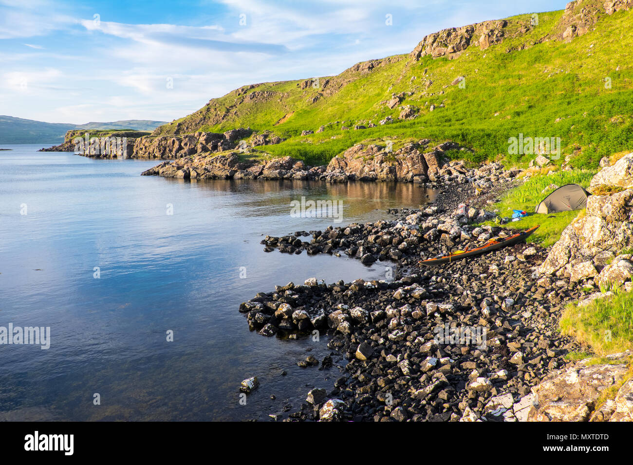 Kayakiste de mer sauvages du camp sur l'île d'Ulva surle beach sur la côte ouest de l'Ecosse Banque D'Images