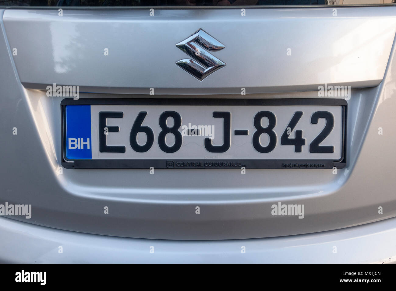 La Bosnie-et-Herzégovine Standard plaque d'immatriculation sur un véhicule  en 2018 Photo Stock - Alamy