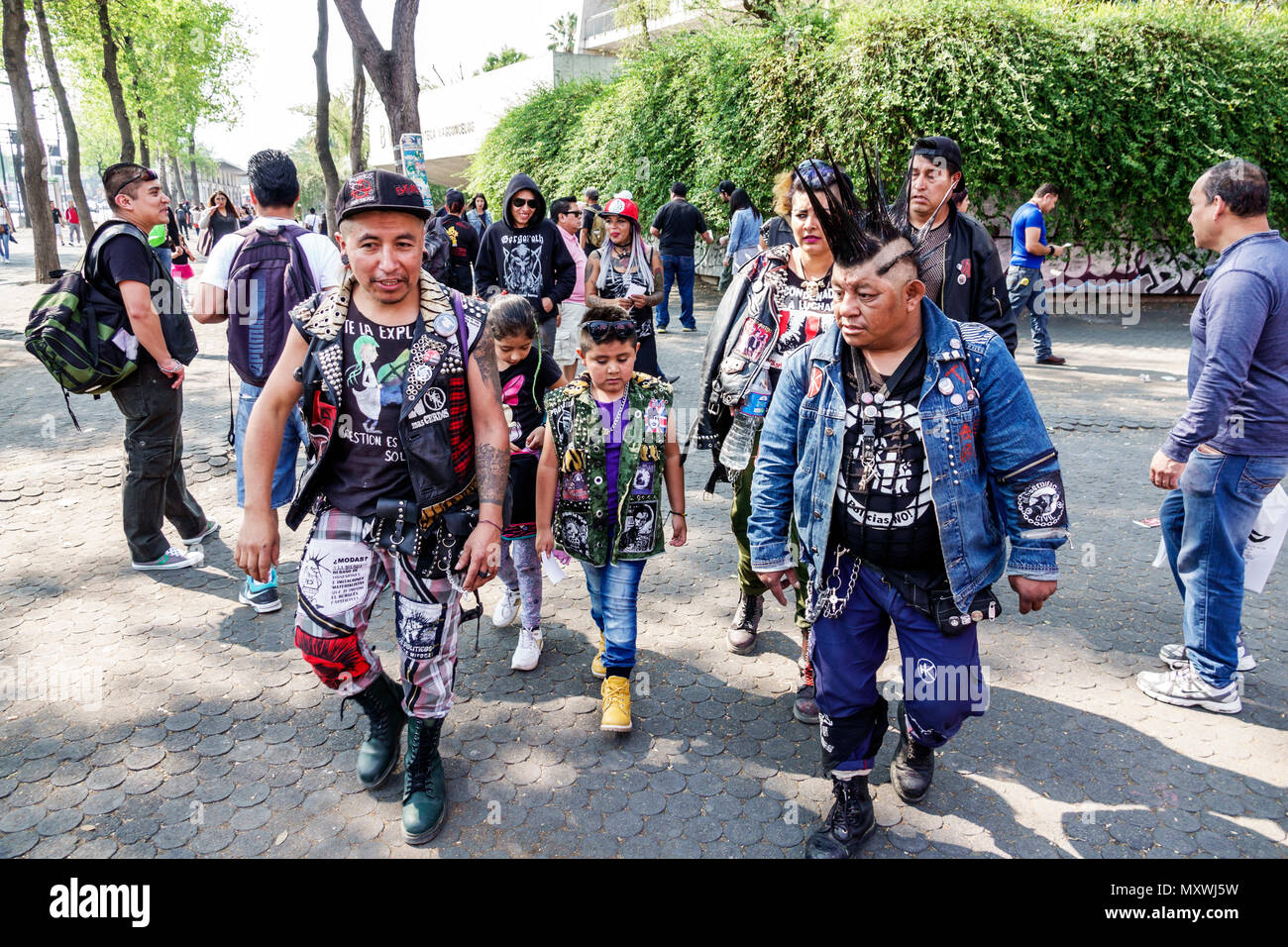 Mexico,ethnie hispanique Buenavista,quartier,sous-culture,scène punk moderne,apparence,esthétique,homme hommes,femme femme femmes,garçon garçons,enfant Banque D'Images