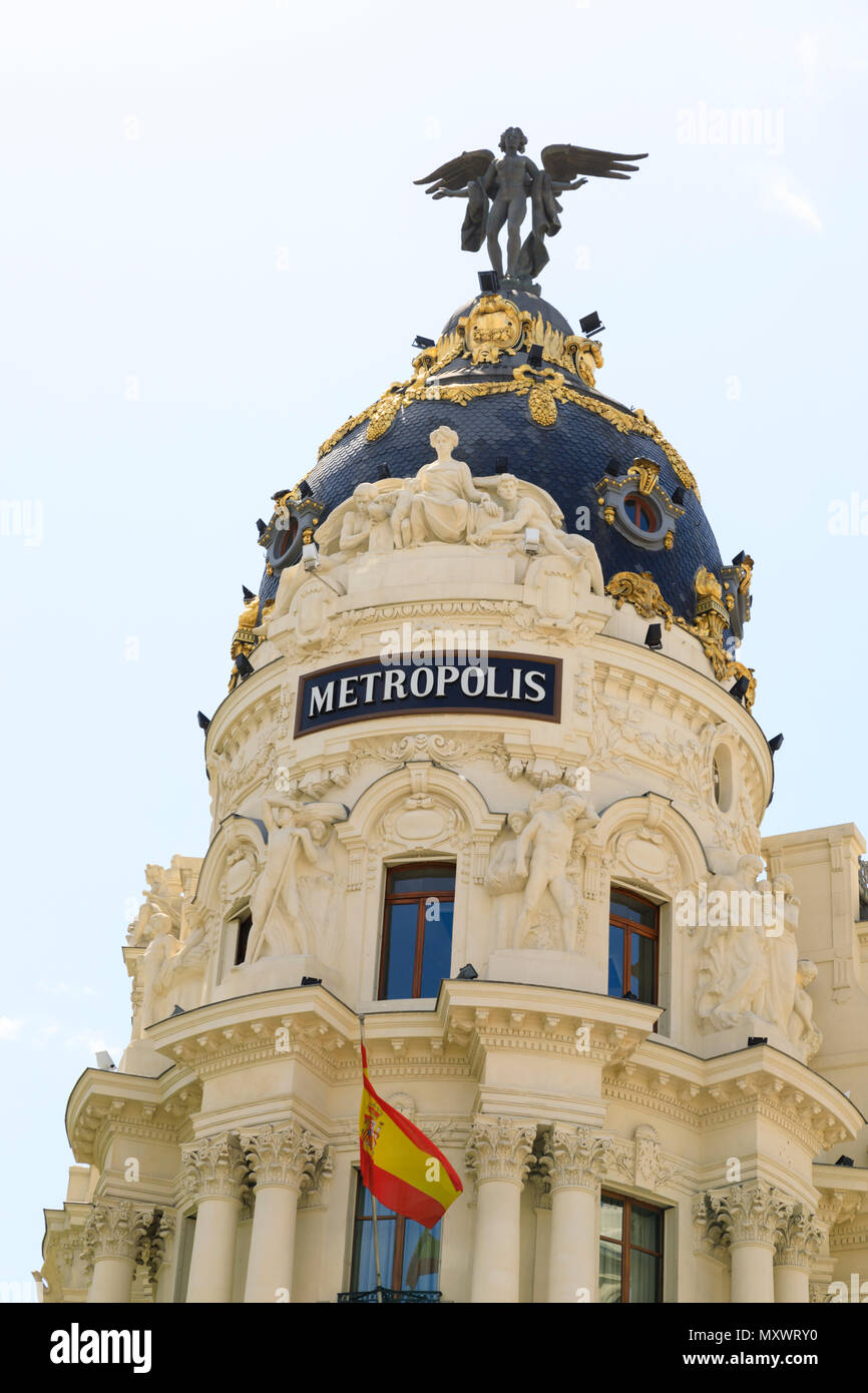 L'hôtel Colonial office building Metropolis sur l'intersection de la Calle Gran Via et de la Calle de Alcalá, Madrid, Espagne. Mai 2018 Banque D'Images