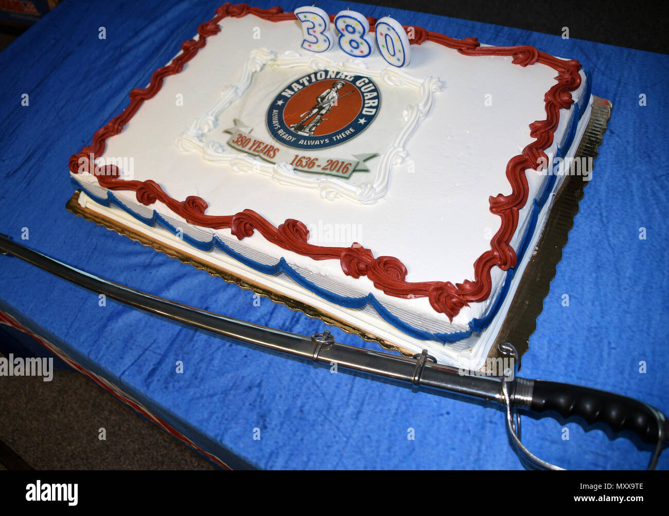 La Garde Nationale De Caroline Du Sud A Celebre Le 380e Anniversaire De La Garde Nationale Avec Un Gateau D Inauguration Le 13 Decembre 16 A L Adjudant General S Building A Columbia En Caroline