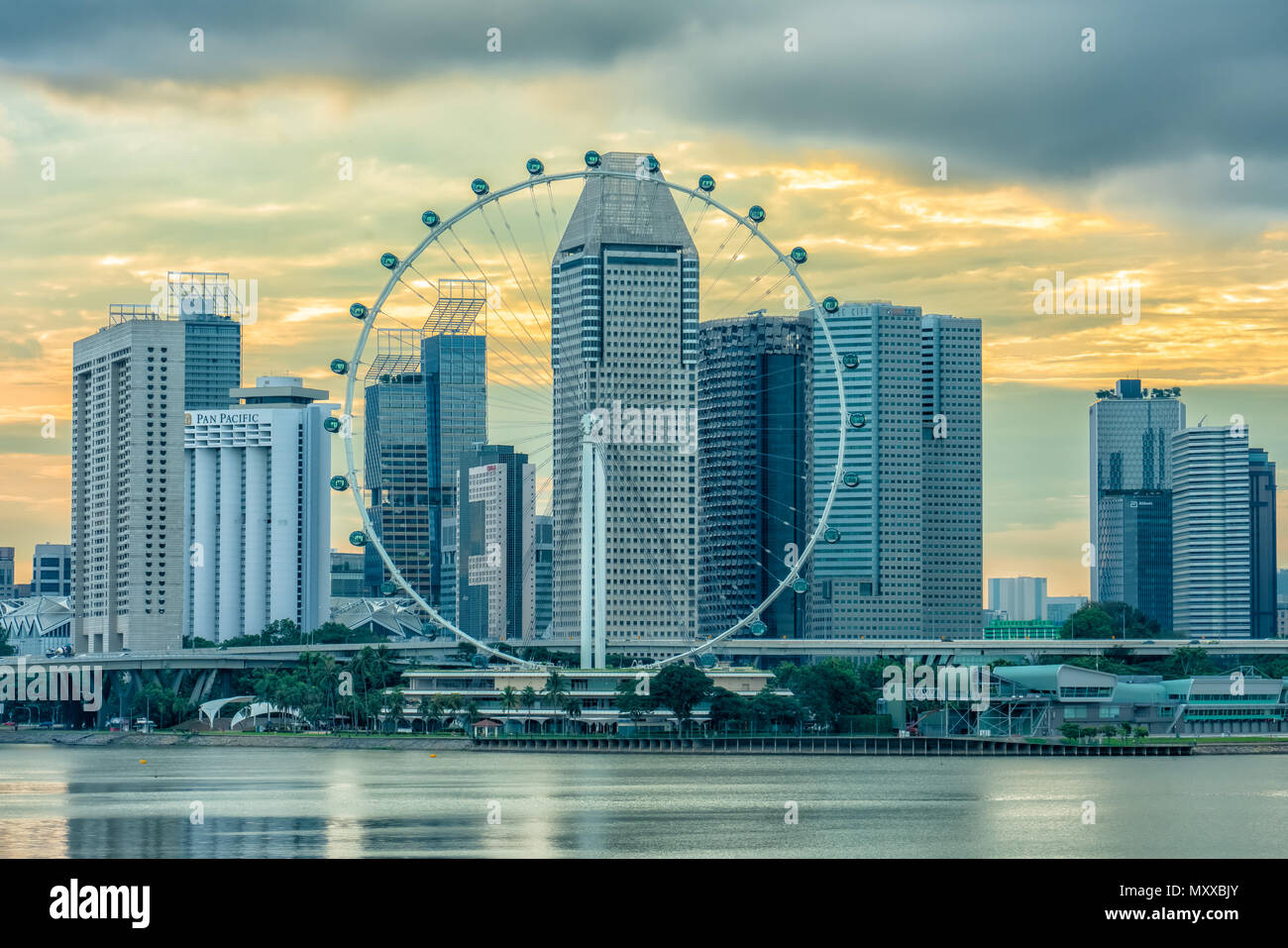 Singapore Flyer, Barrage Marina view at sunset Banque D'Images