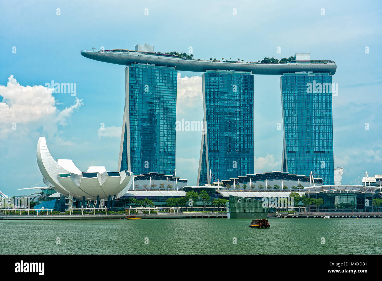 Singapour - 21 mai 2018 : Marina Bay Sands avec Marina Bay en face Banque D'Images