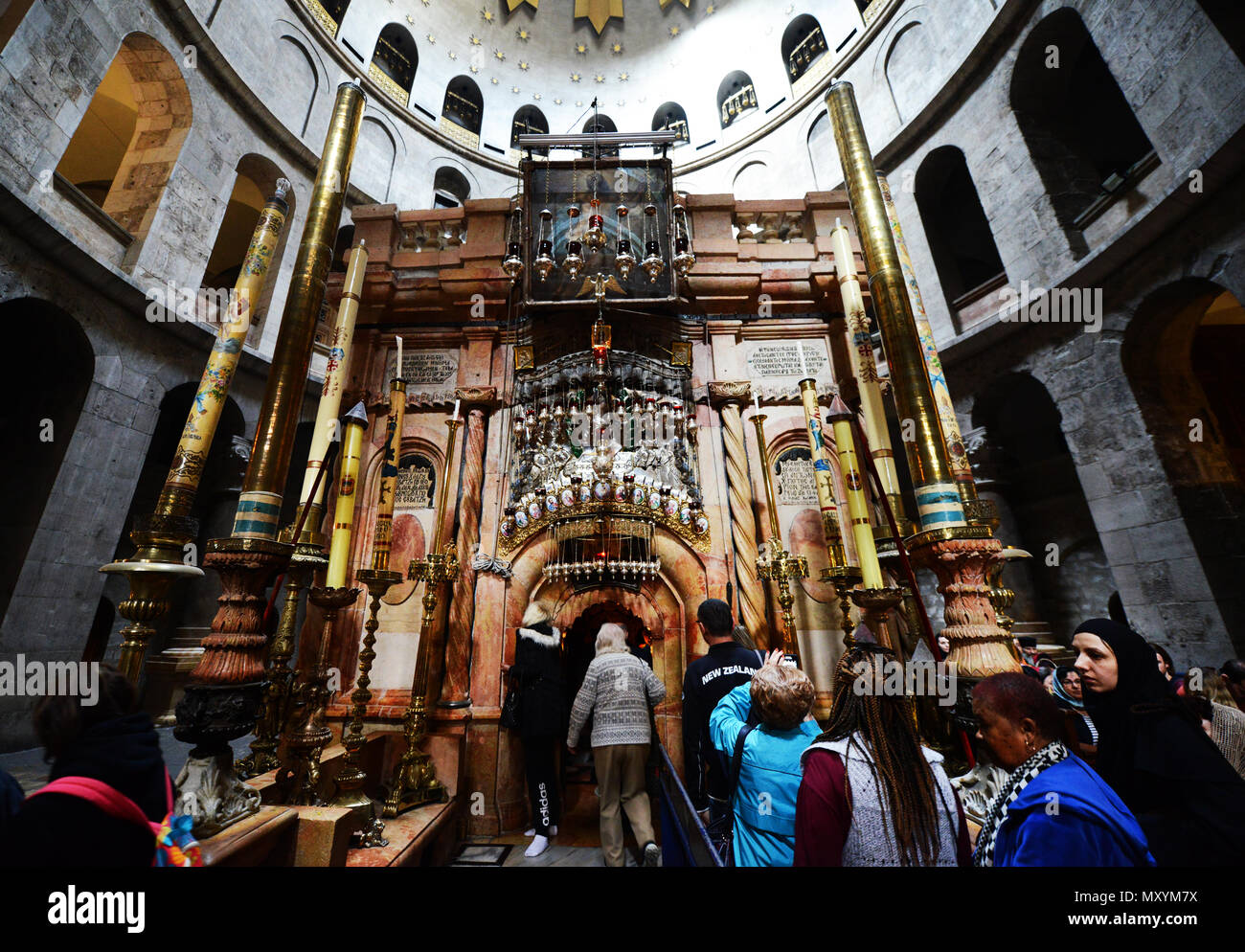 L'Édicule, à l'intérieur de l'église du Saint-Sépulcre à Jérusalem. Banque D'Images